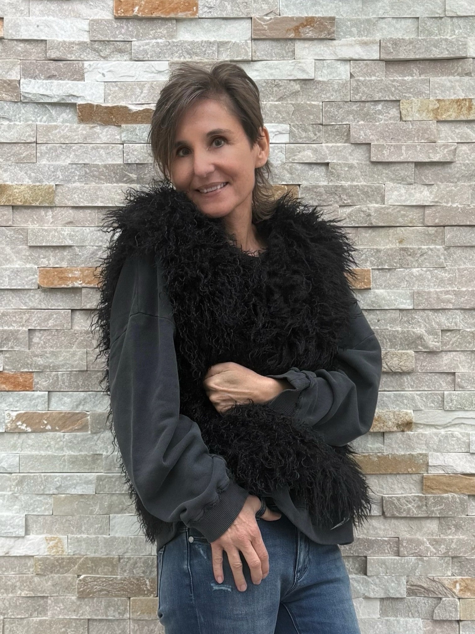 Curly-Lammfellimitat Weste ELLERY in Black
