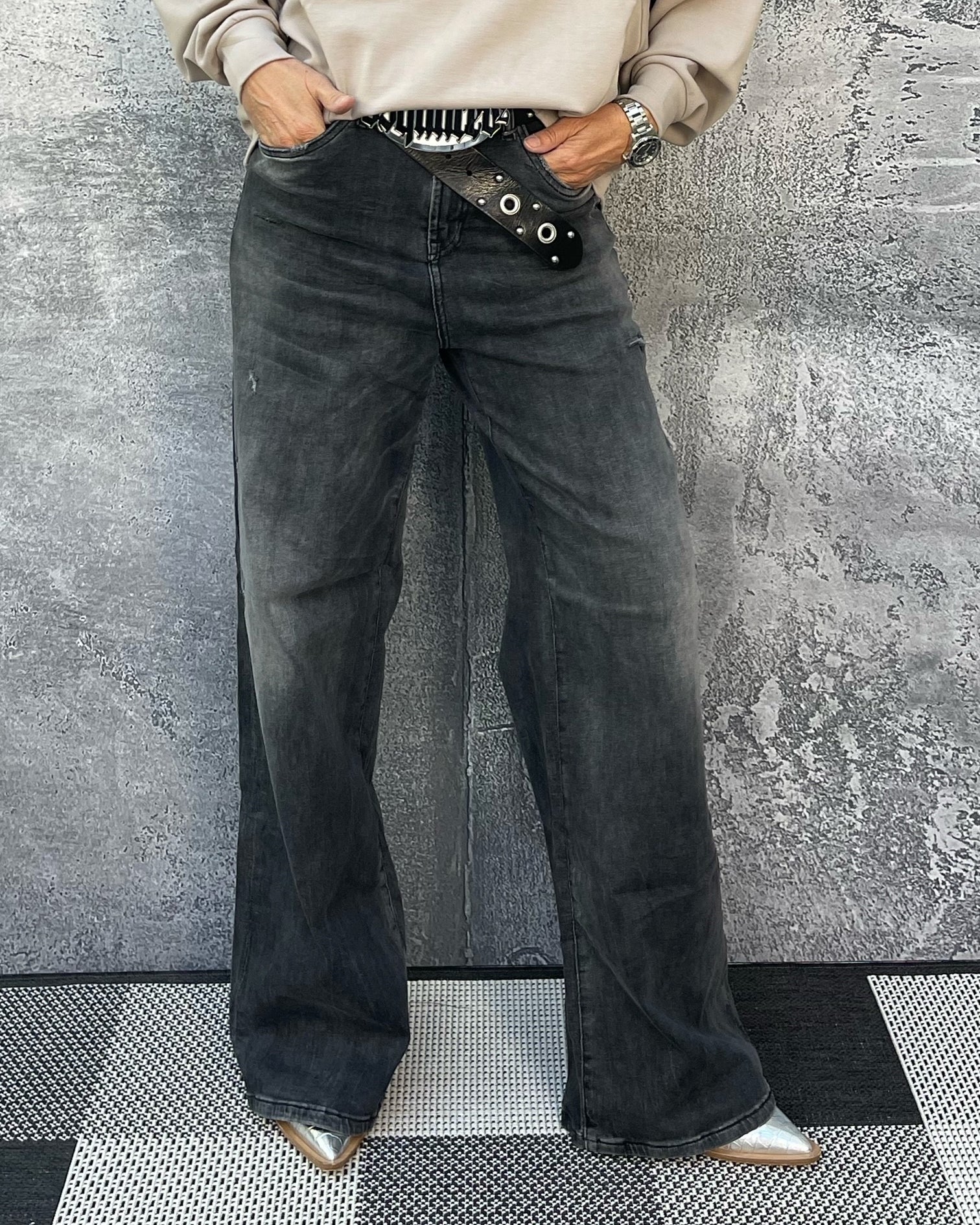 Jeans KALEA mit extra weitem Bein silent great grey