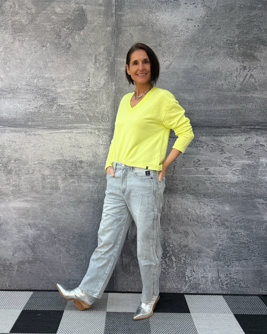 Sweatshirt THALISA mit V-Ausschnitt und offenem Saum Gelb