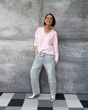 Sweatshirt THALISA mit V-Ausschnitt und offenem Saum Rosa