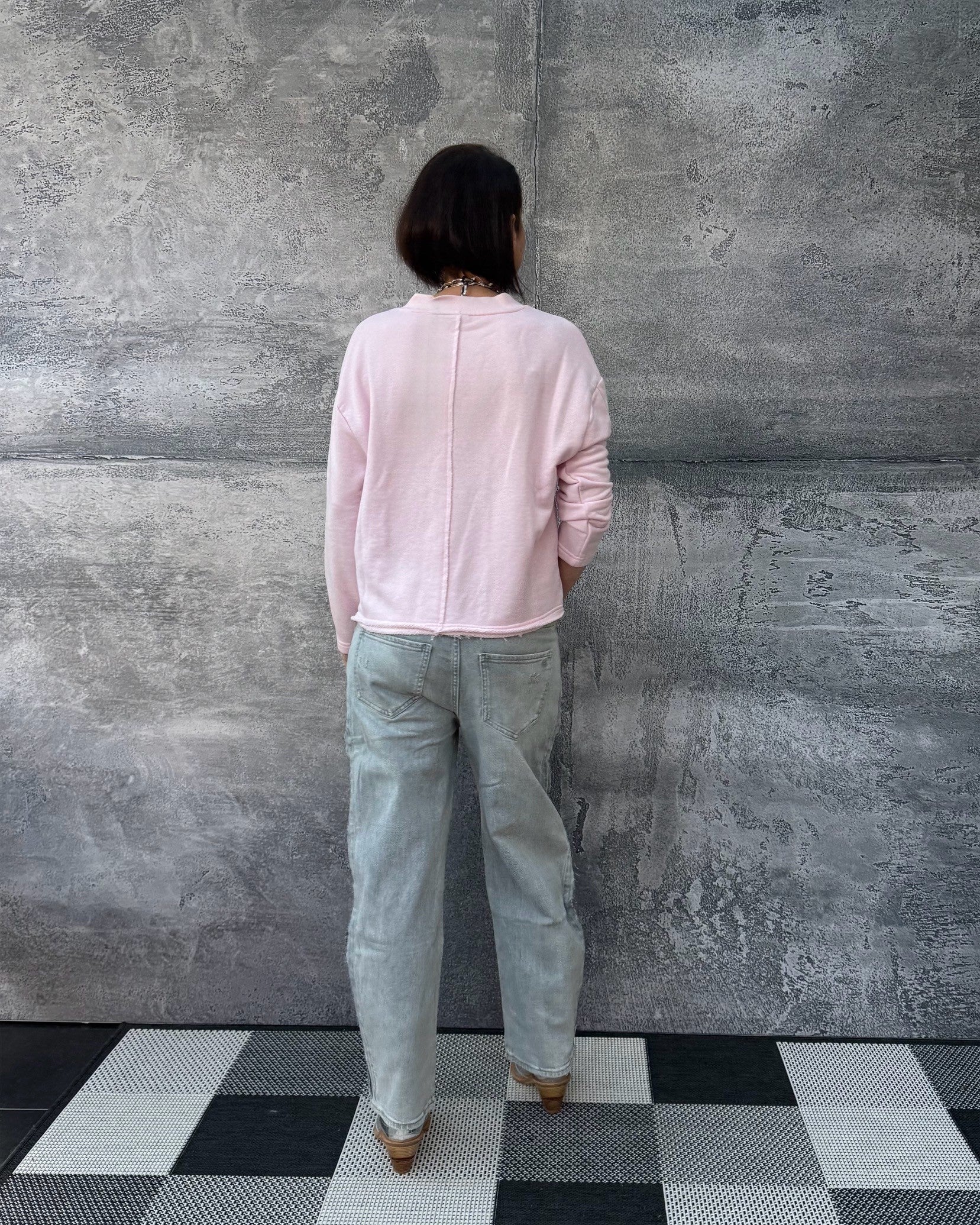 Sweatshirt THALISA mit V-Ausschnitt und offenem Saum Rosa