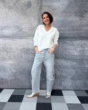 Sweatshirt THALISA mit V-Ausschnitt und offenem Saum Offwhite