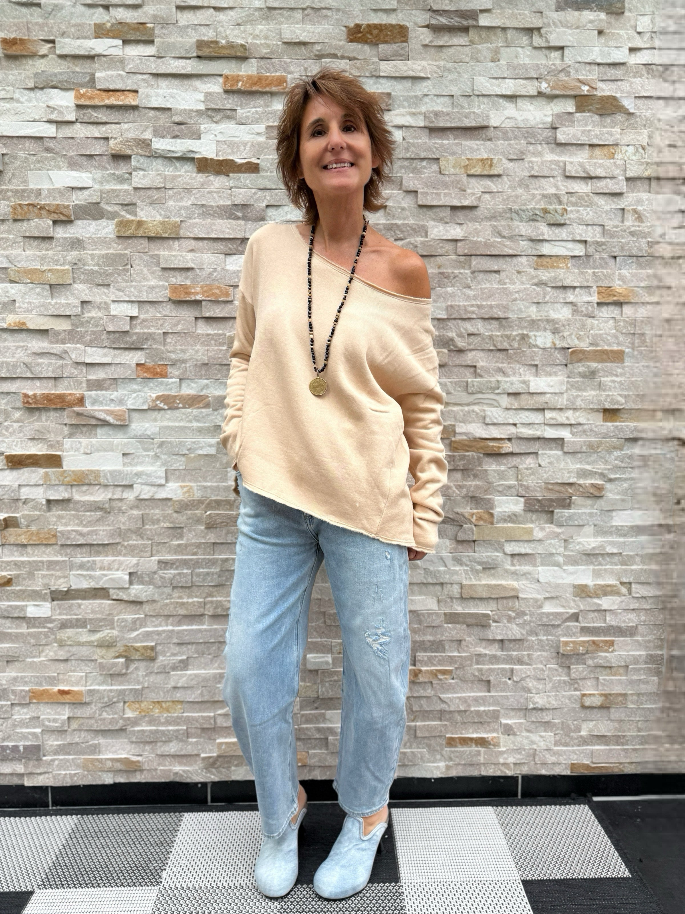 Sweatshirt GARA mit offenen Kanten in Caramel