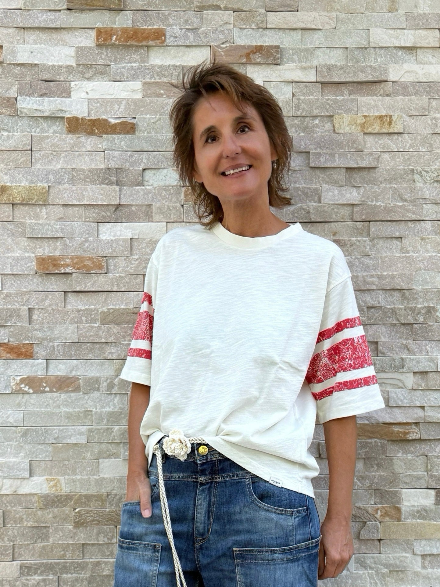 1/2 Arm T-Shirt mit roten Steifen in Ecru