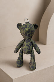 Taschenanhänger bag charm AVE:LINE in leo green
