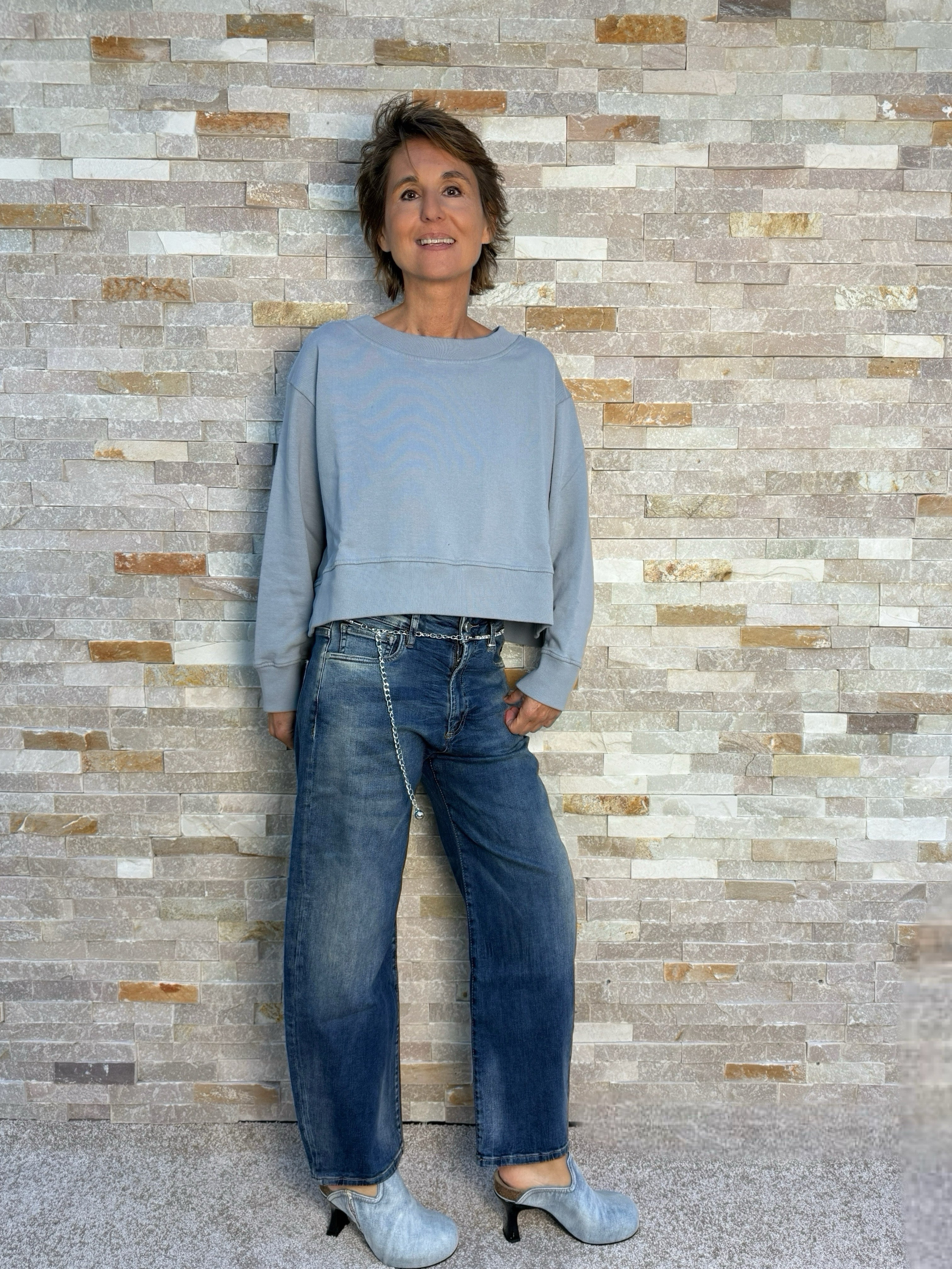 Cropped sweatshirt with back print grey