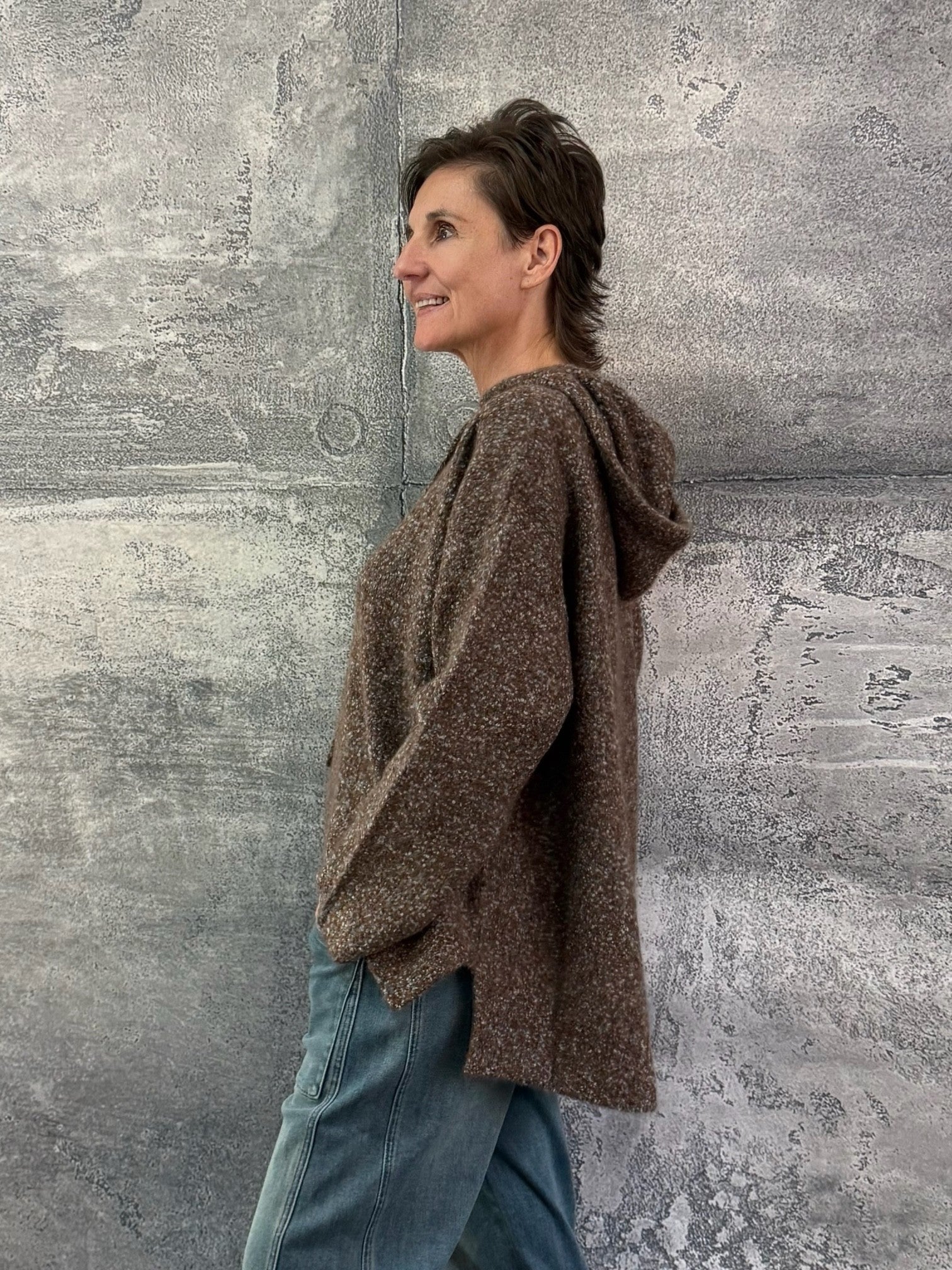 Oversized Cashmere Hoodie in RAVEN