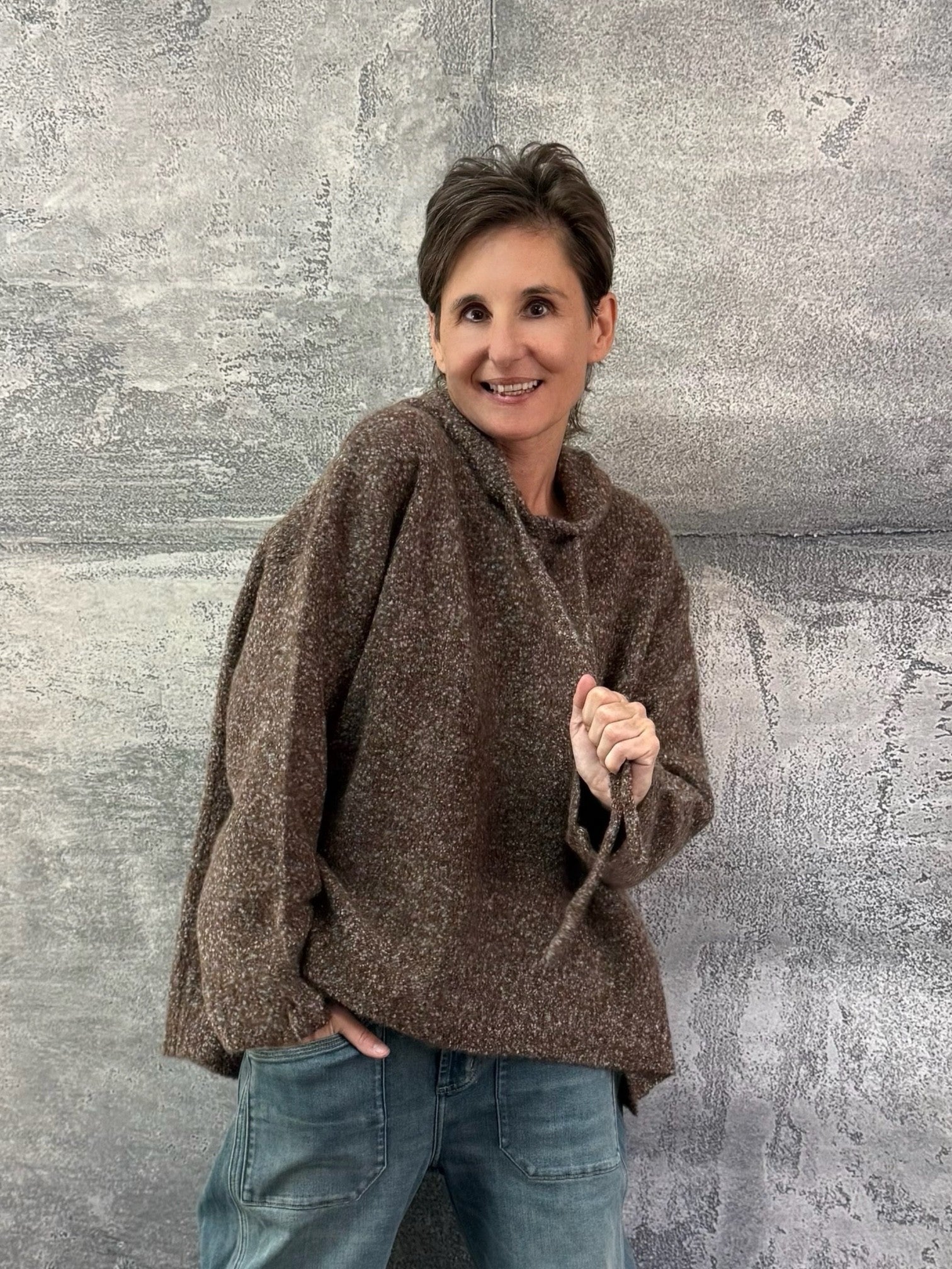 Oversized Cashmere Hoodie in RAVEN