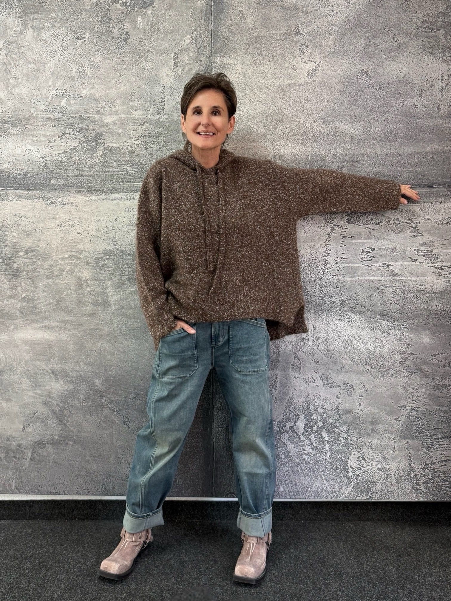 Oversized Cashmere Hoodie in RAVEN