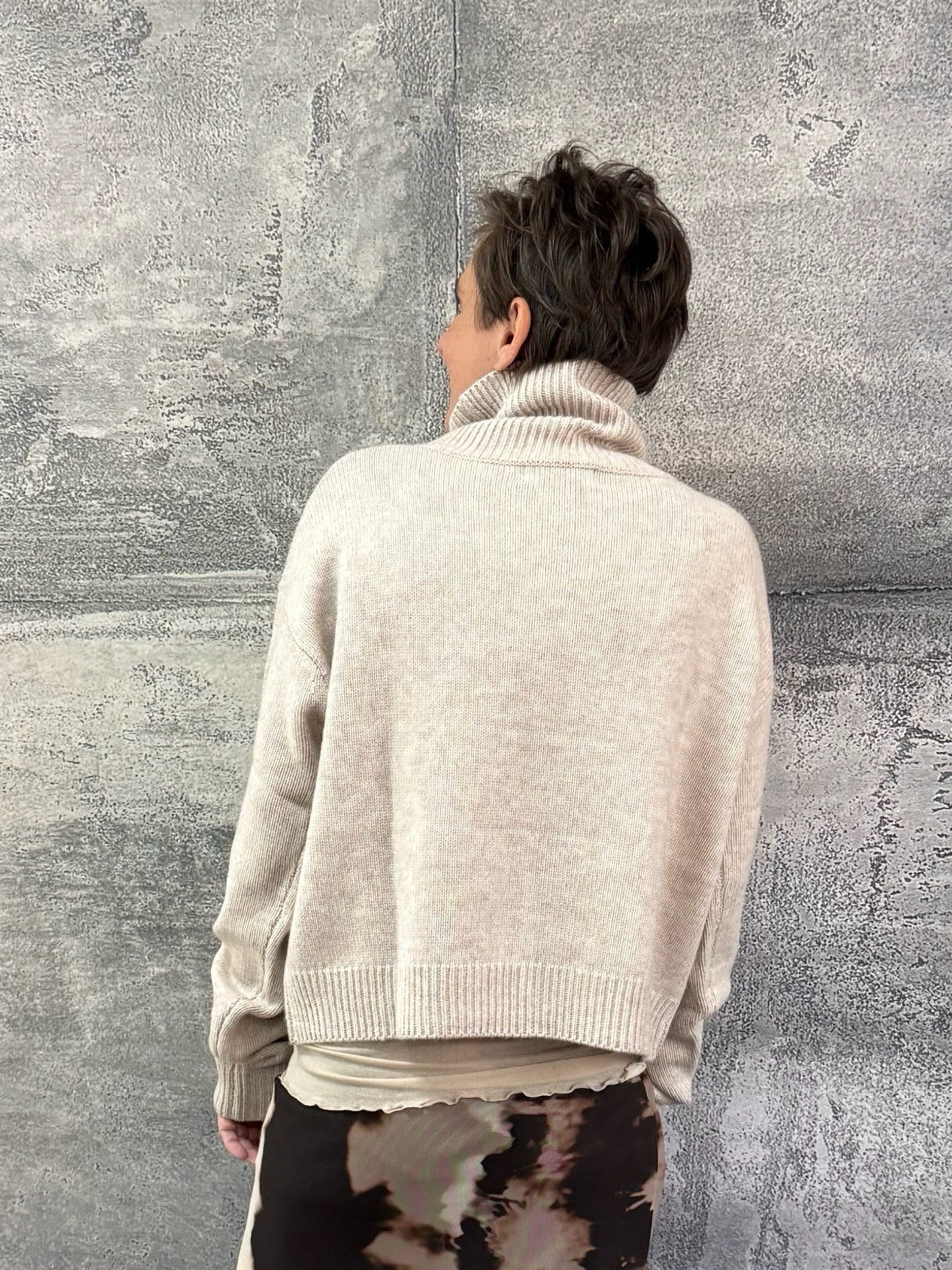 Kaschmir Pullover mit Stehkragen in SANDALWOOD