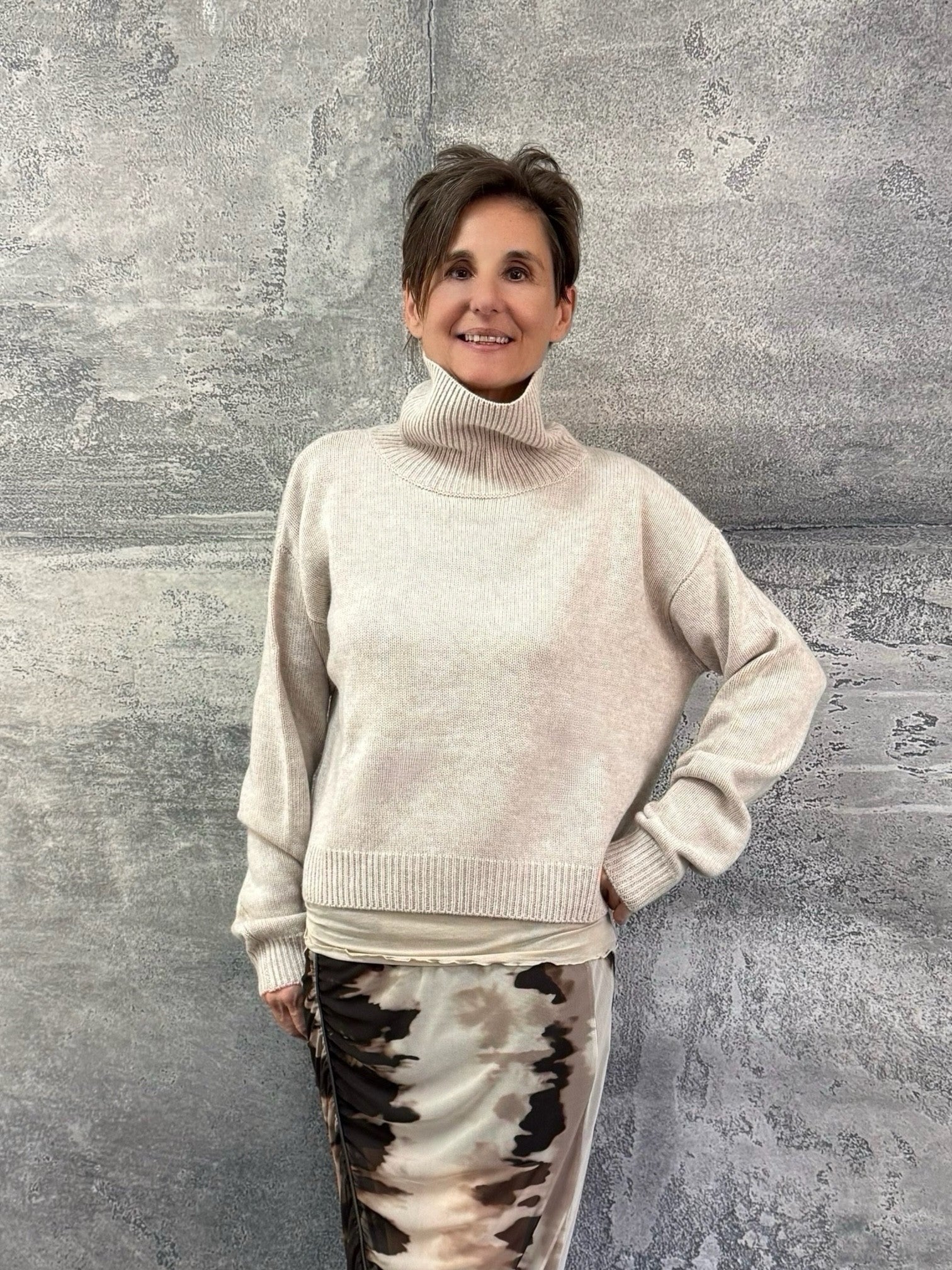 Kaschmir Pullover mit Stehkragen in SANDALWOOD