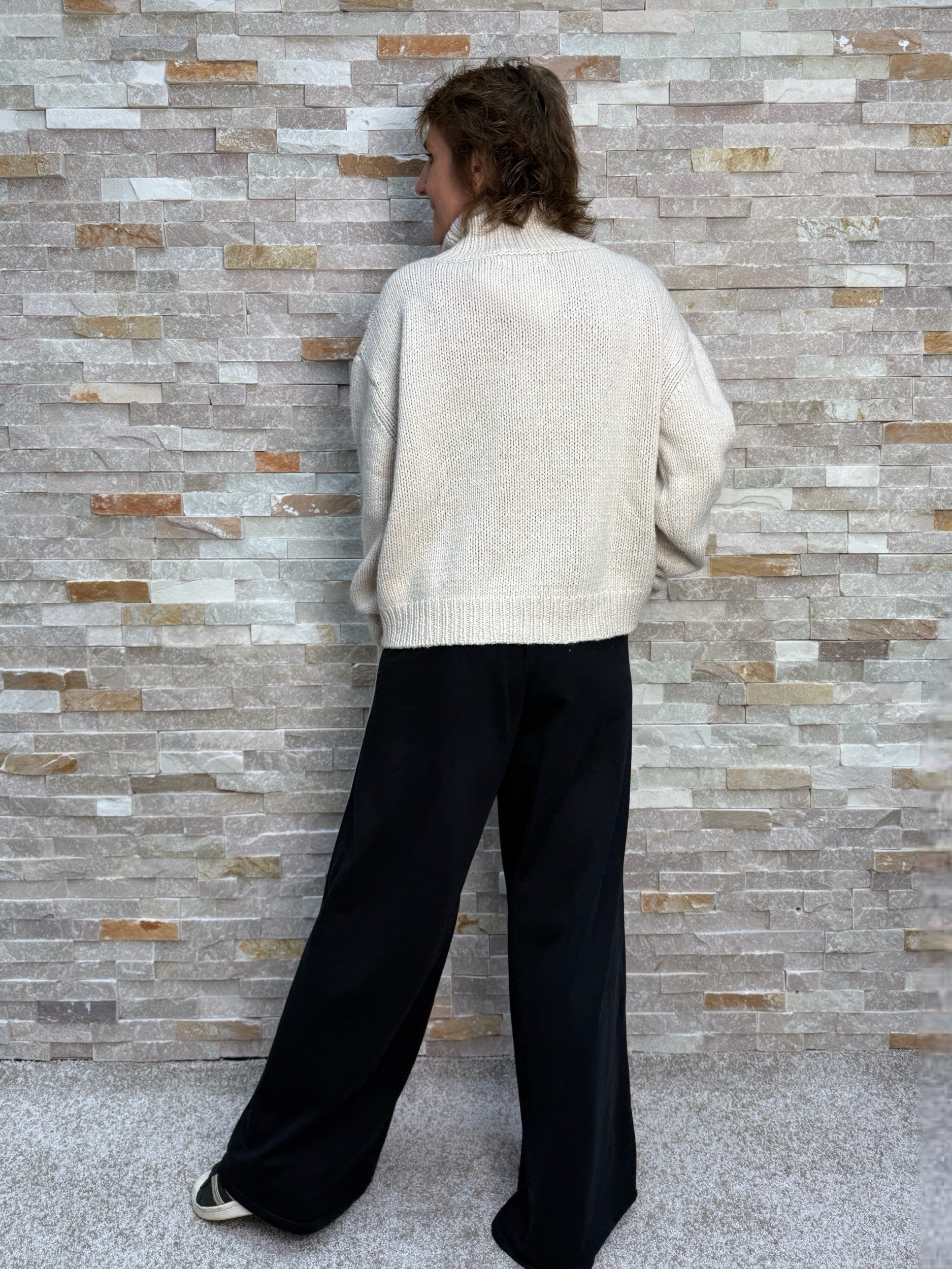 Kastiger Cashmere Pullover mit Stehkragen in Hellbeige