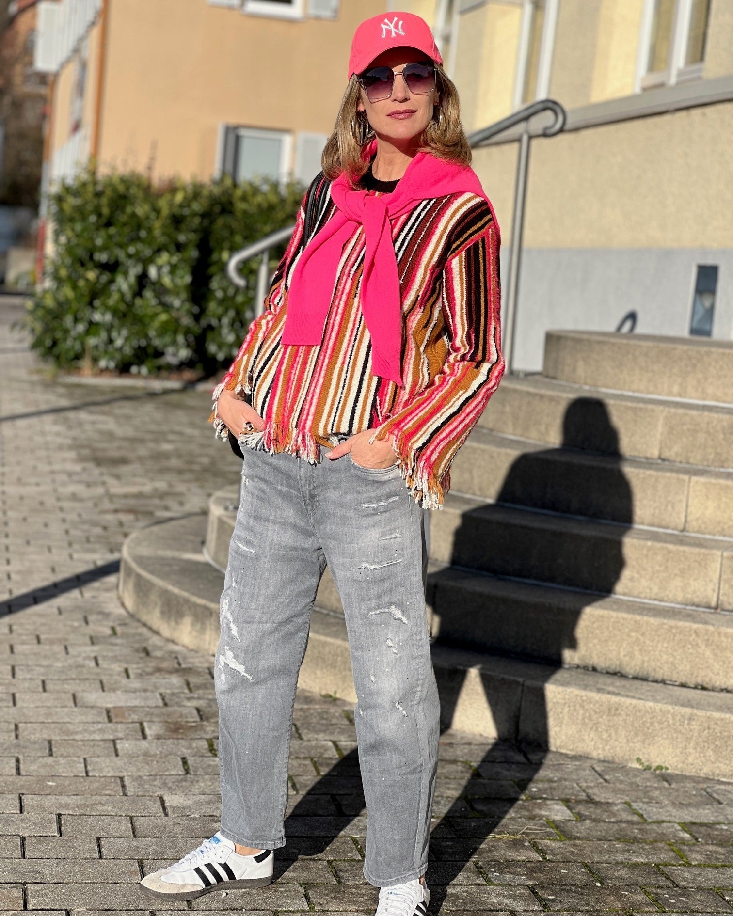 Pullover mit Längsstreifen und Fransensaum Camel Rot