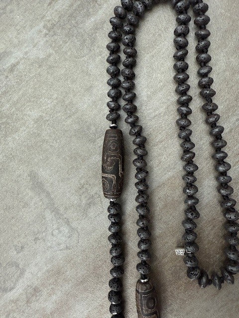 Lange Kette NEPAL mit Buddha-Amulett Lava