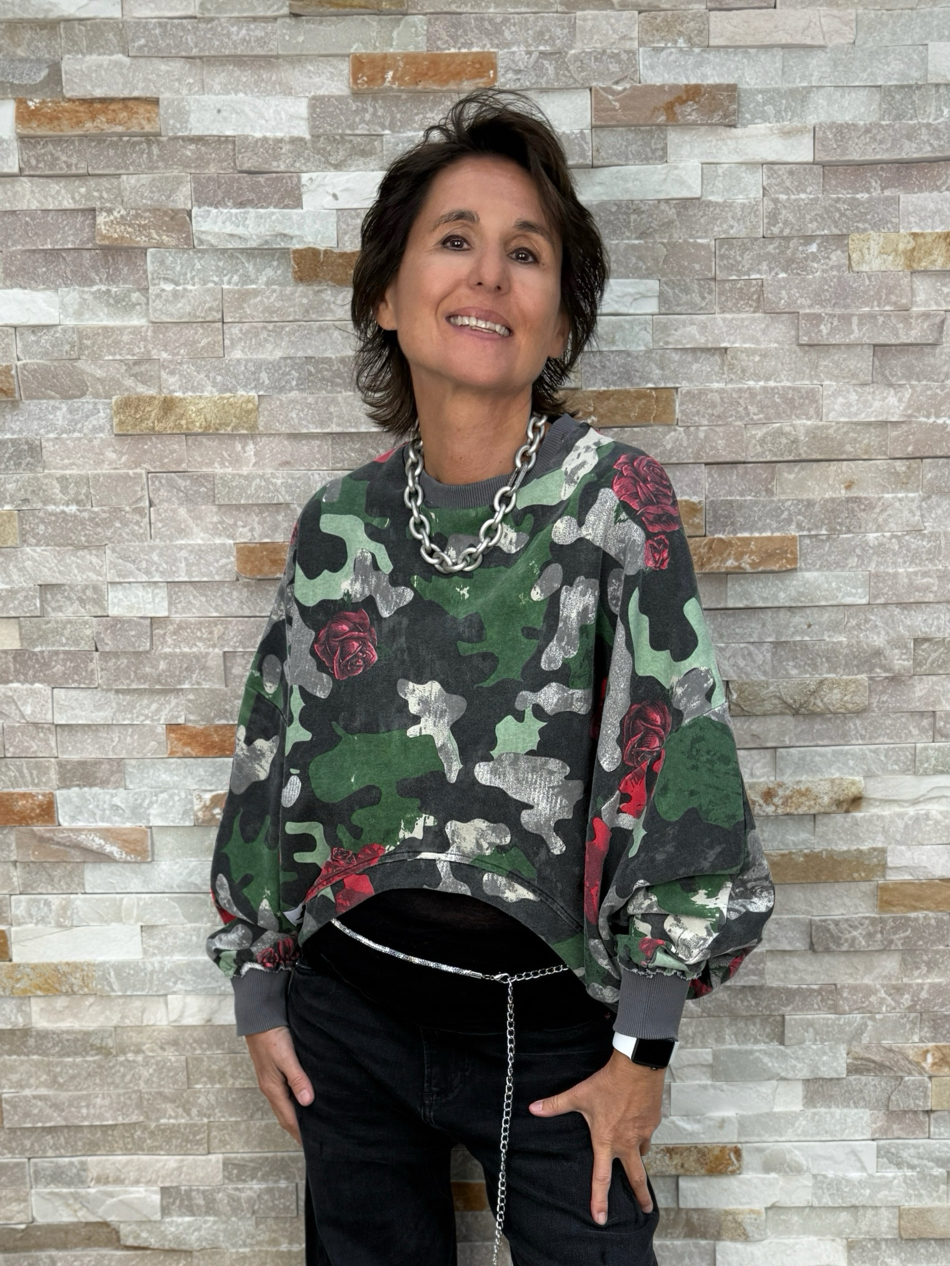 Cropped Sweatshirt mit Camouflage-Rosen Druck Grün