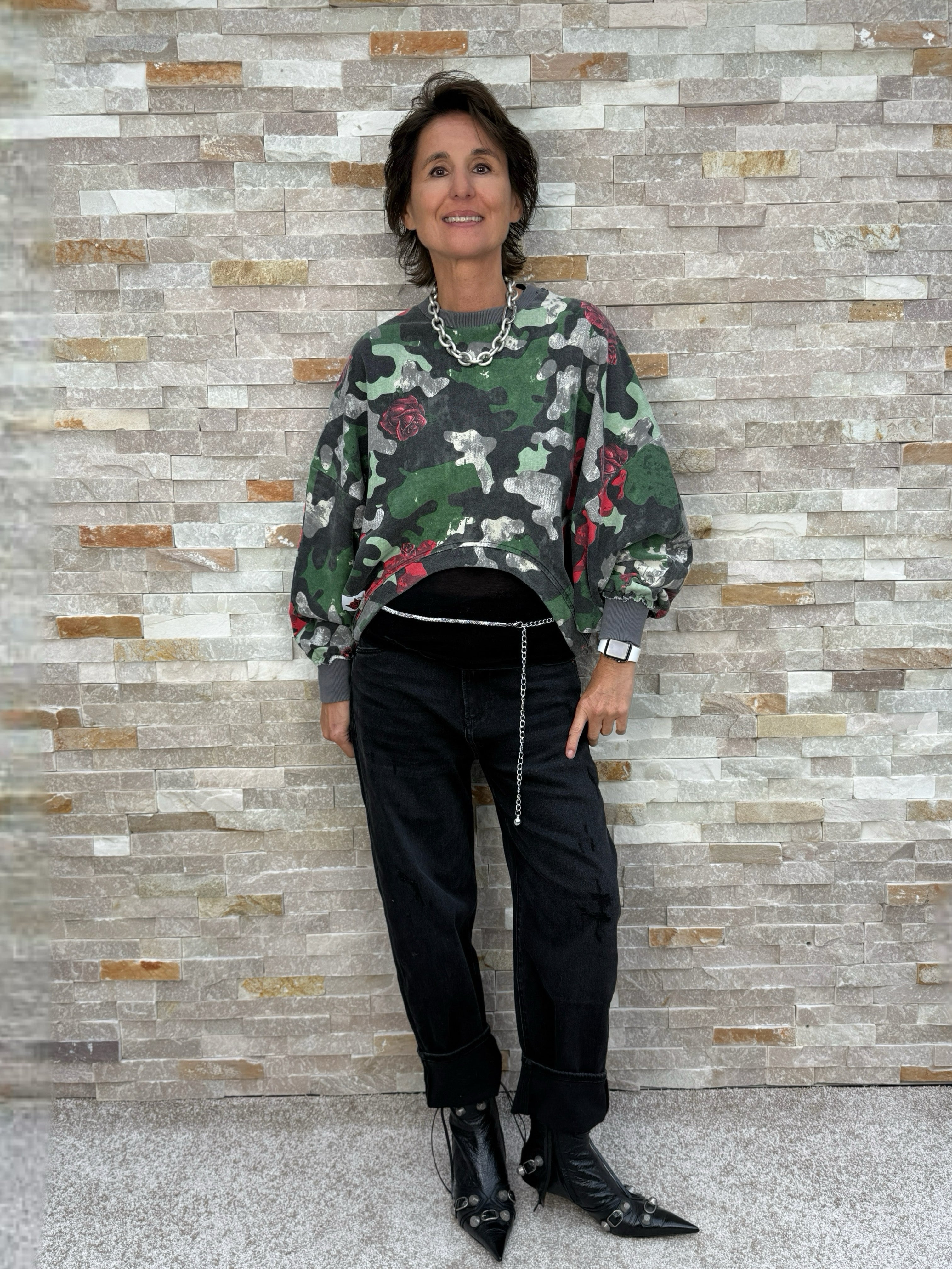 Cropped Sweatshirt mit Camouflage-Rosen Druck Grün