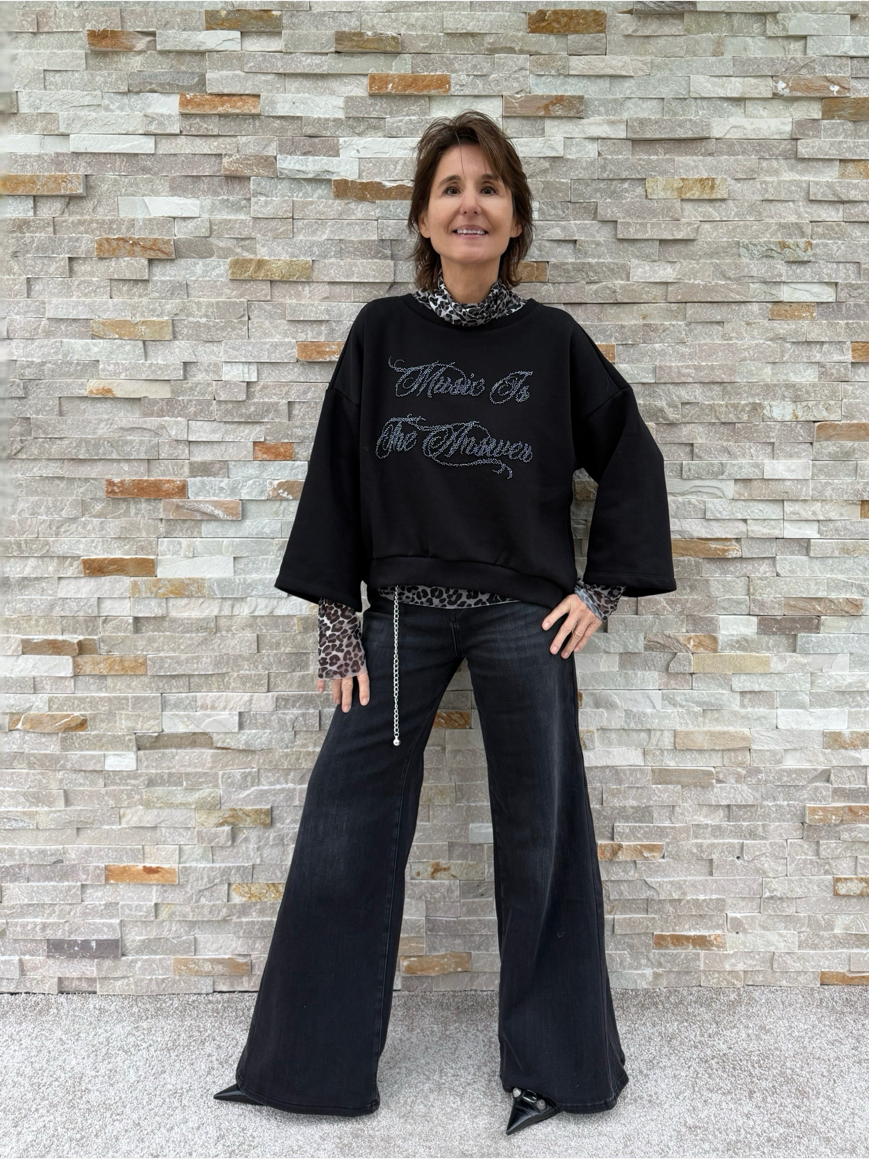 Oversized Sweatshirt mit Schriftzug in Schwarz