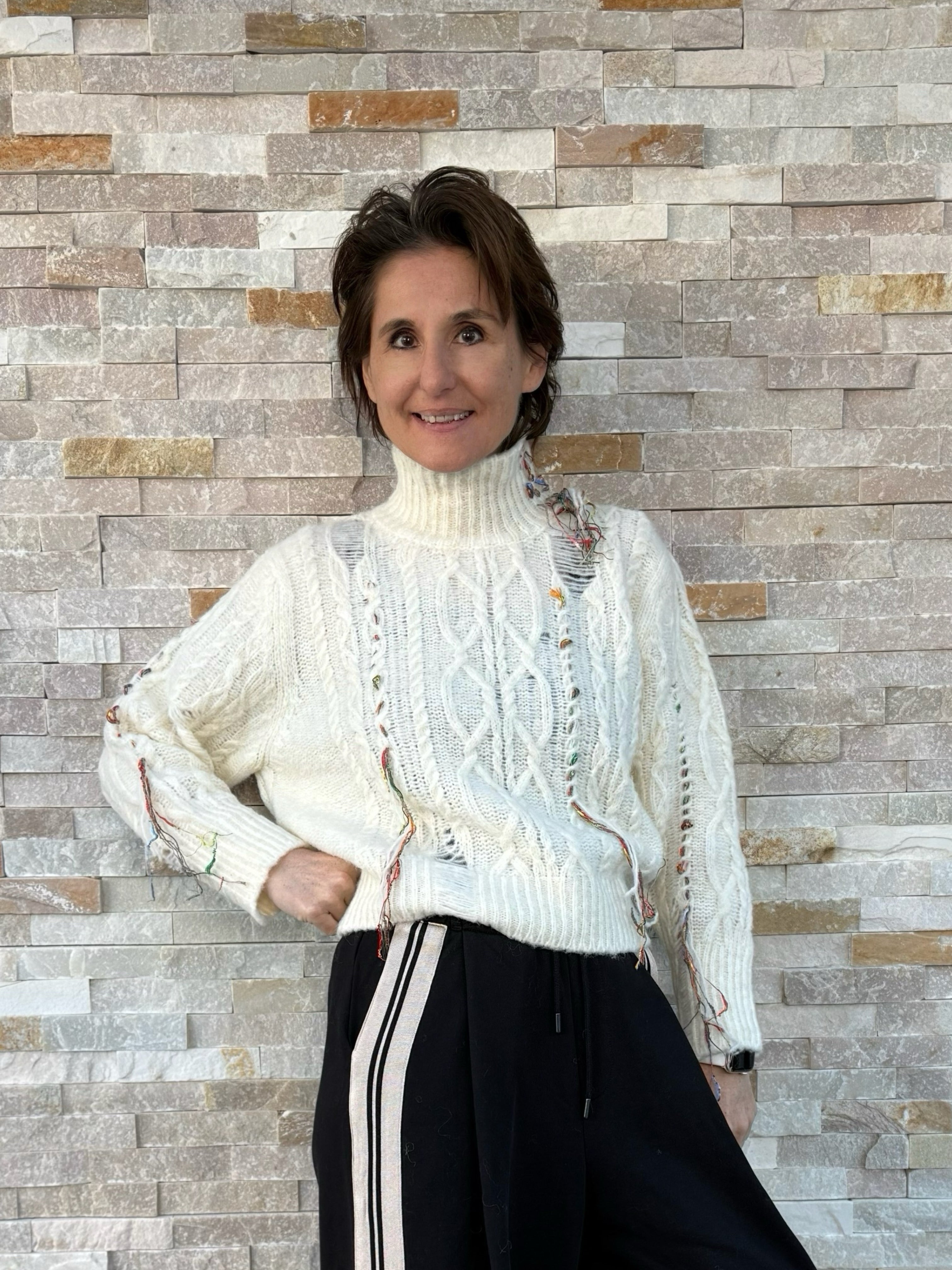 Zopfpullover mit Stehkragen durchgezogenen Bändern Ecru