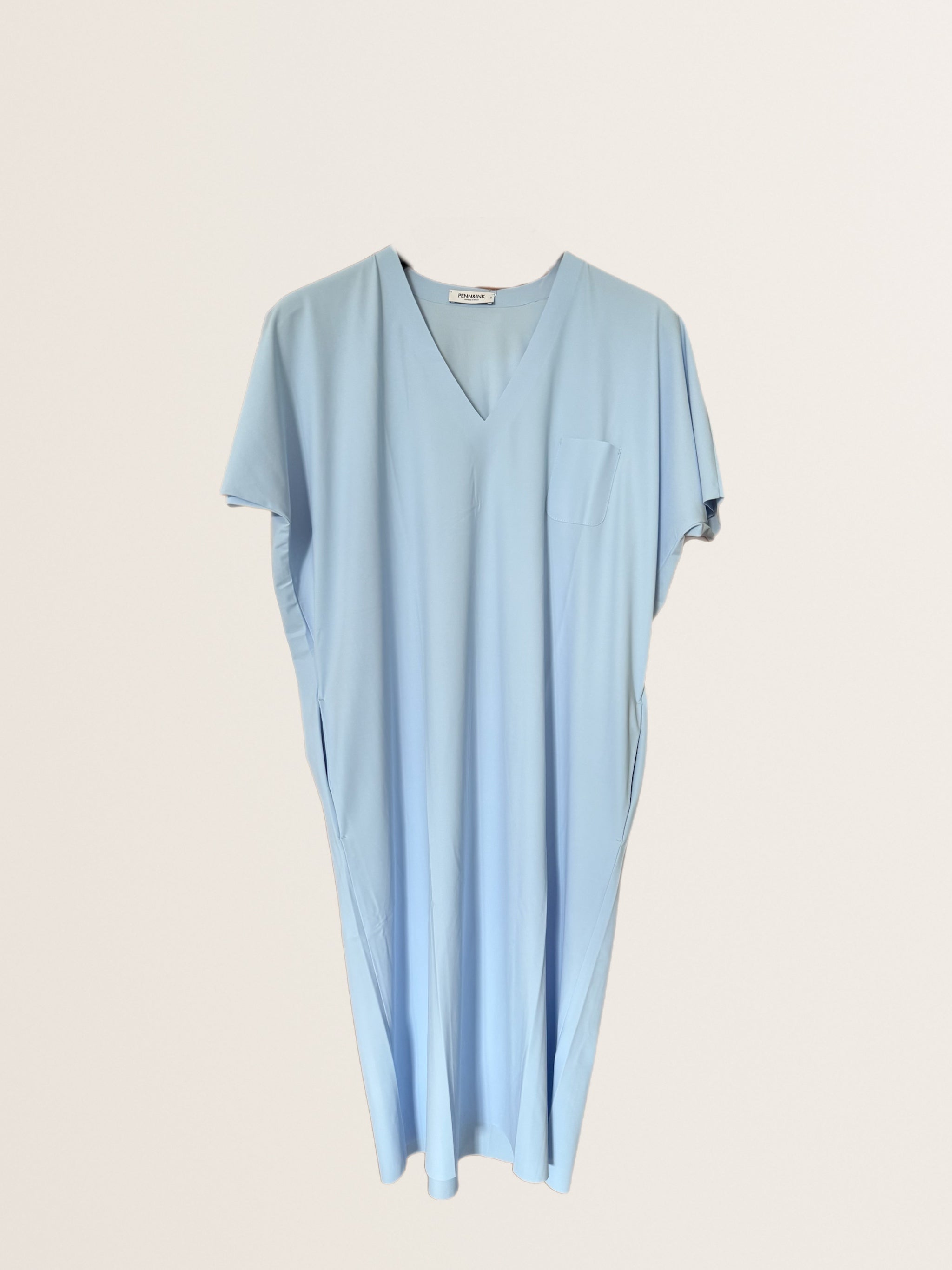 Kleid ohne Arm aus Reisequalität in Hellblau