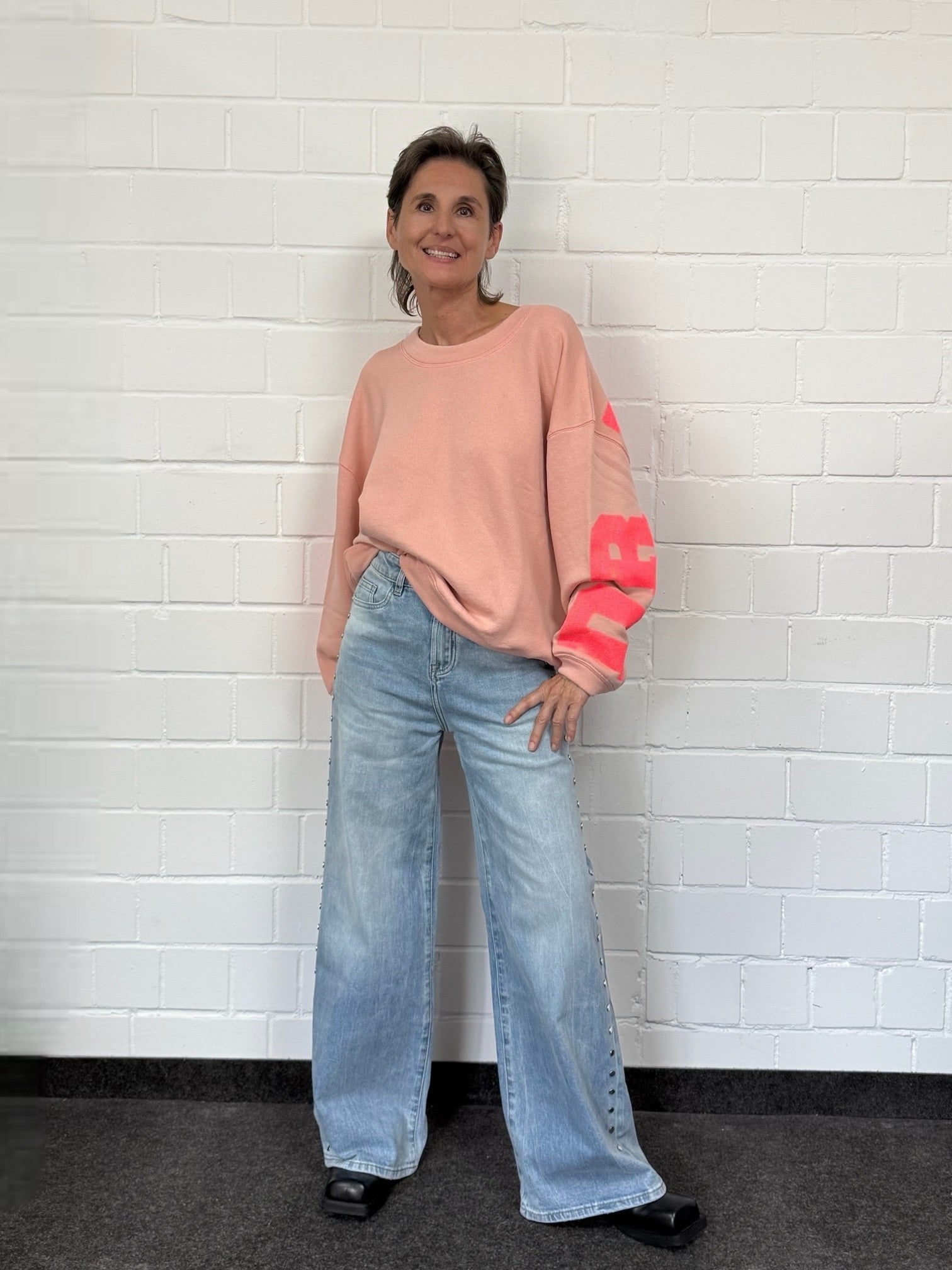 Oversized Sweatshirt Sky Dreaming in Apricot with Pink