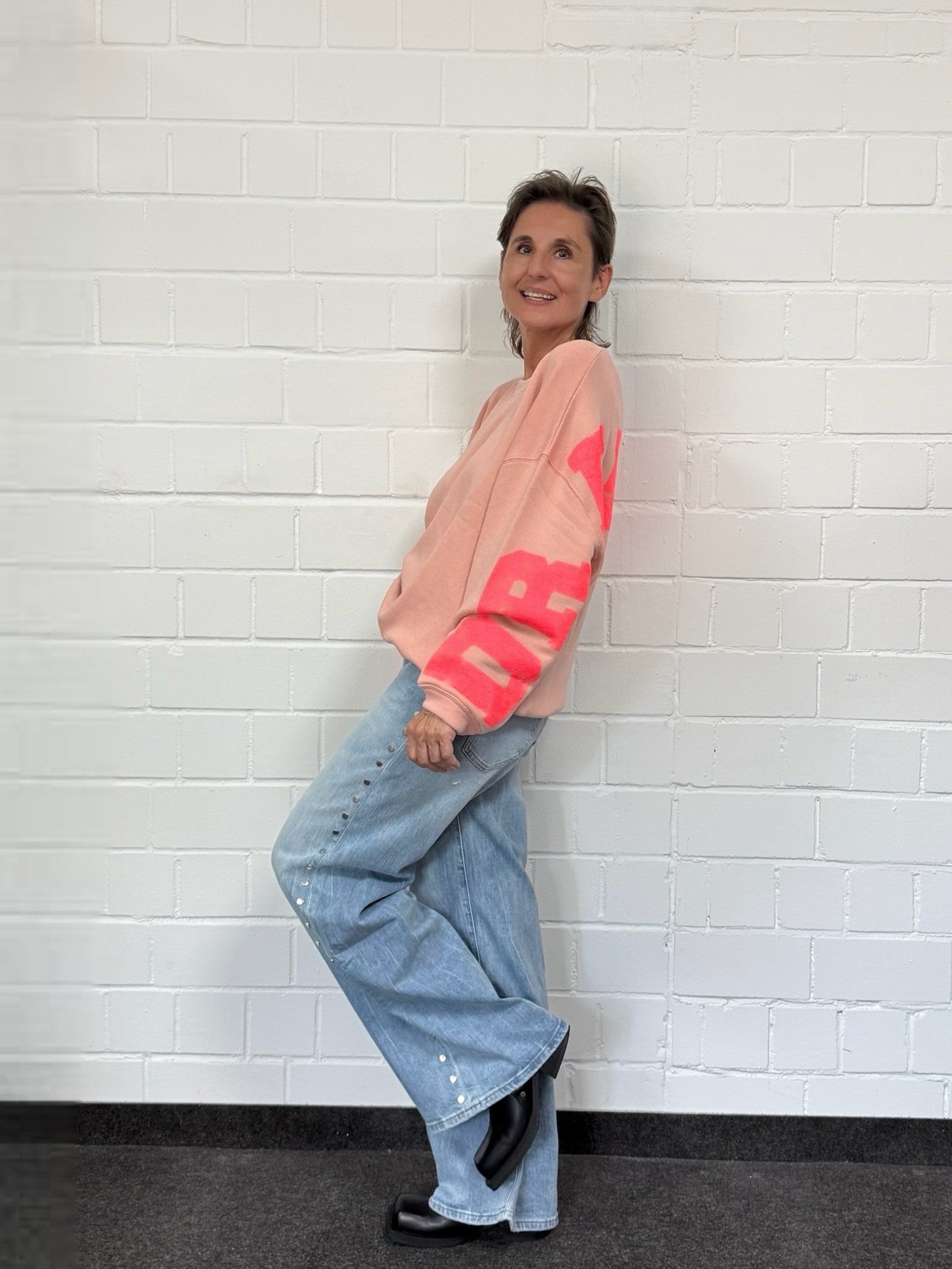 Oversized Sweatshirt Sky Dreaming in Apricot mit Pink