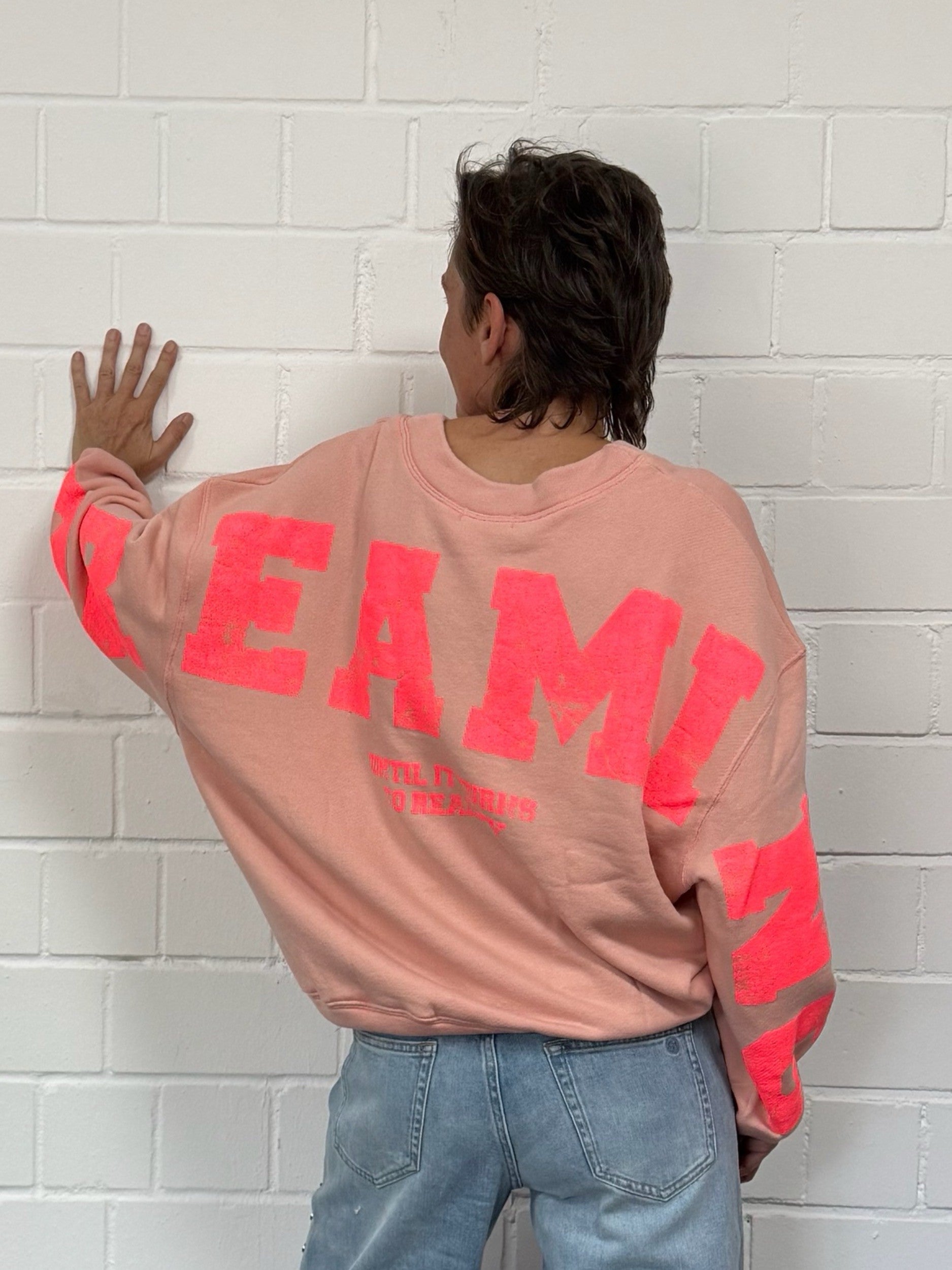 Oversized Sweatshirt Sky Dreaming in Apricot mit Pink