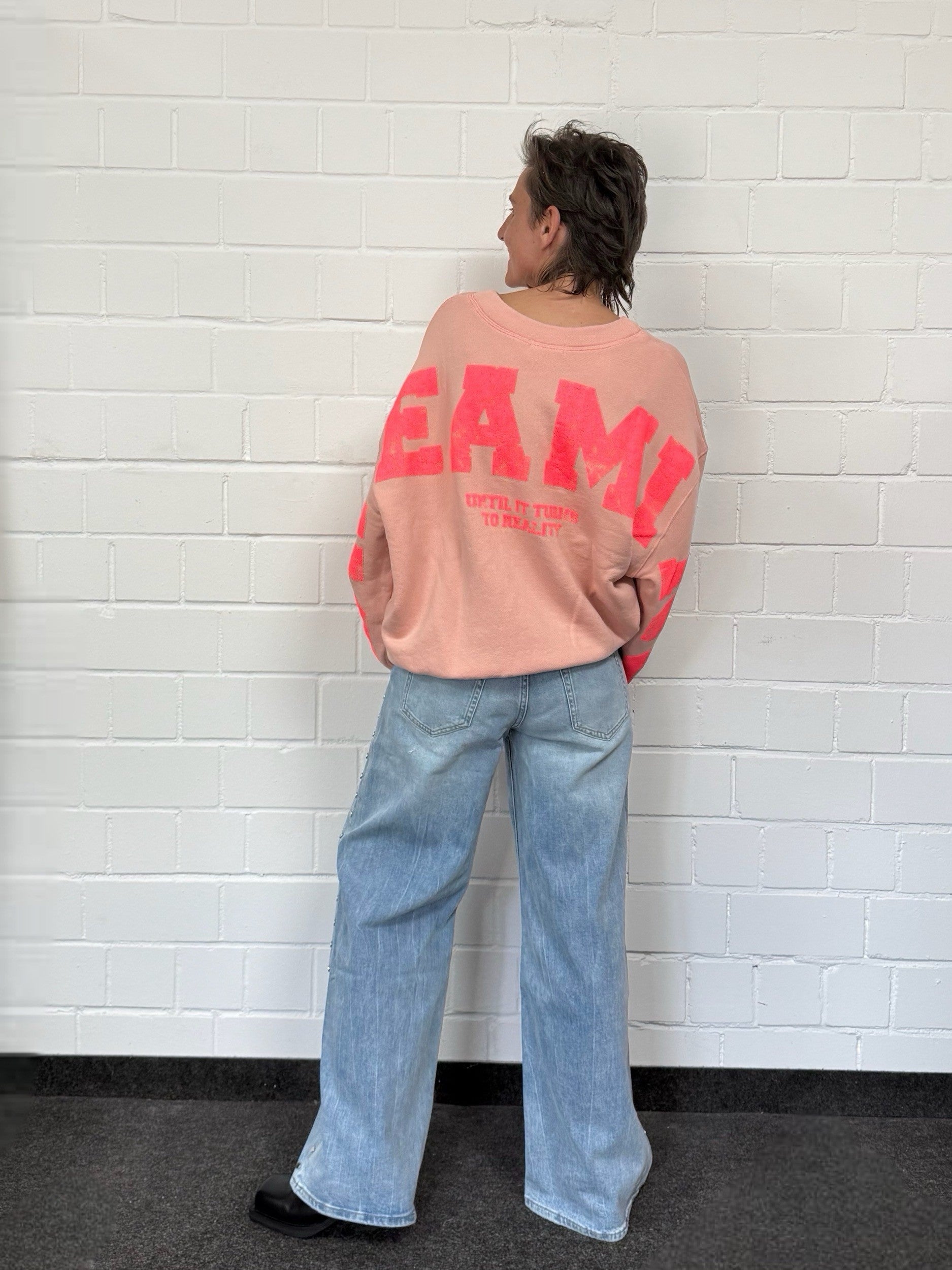 Oversized Sweatshirt Sky Dreaming in Apricot with Pink