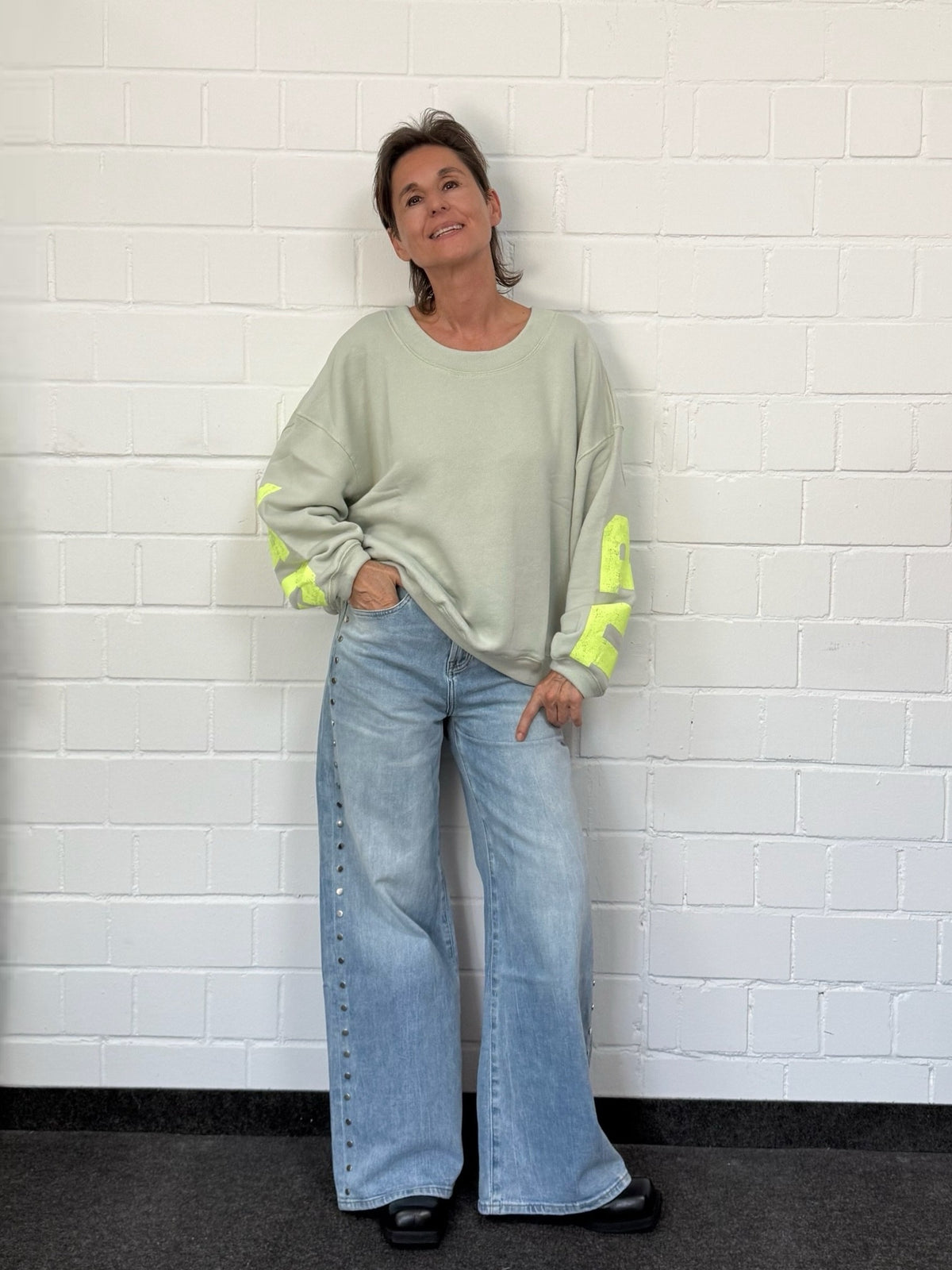 Oversized Sweatshirt Sky Dreaming in Salbei mit Gelb