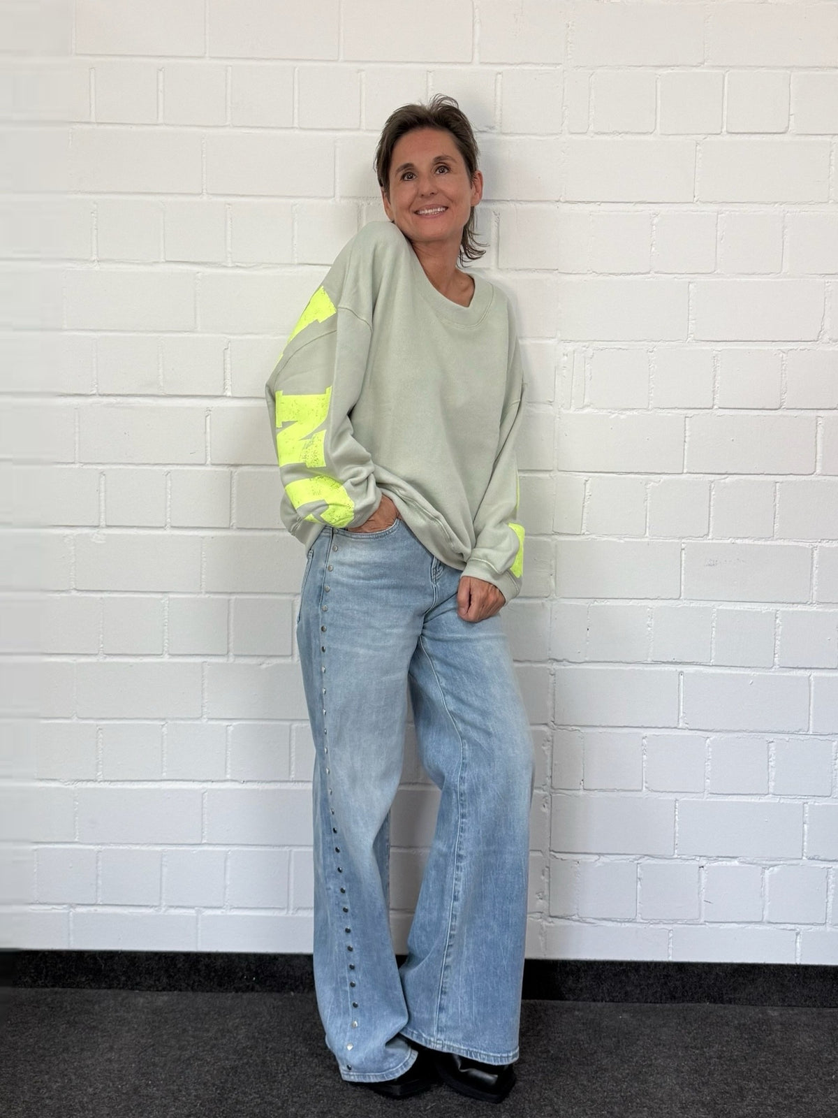 Oversized Sweatshirt Sky Dreaming in Salbei mit Gelb