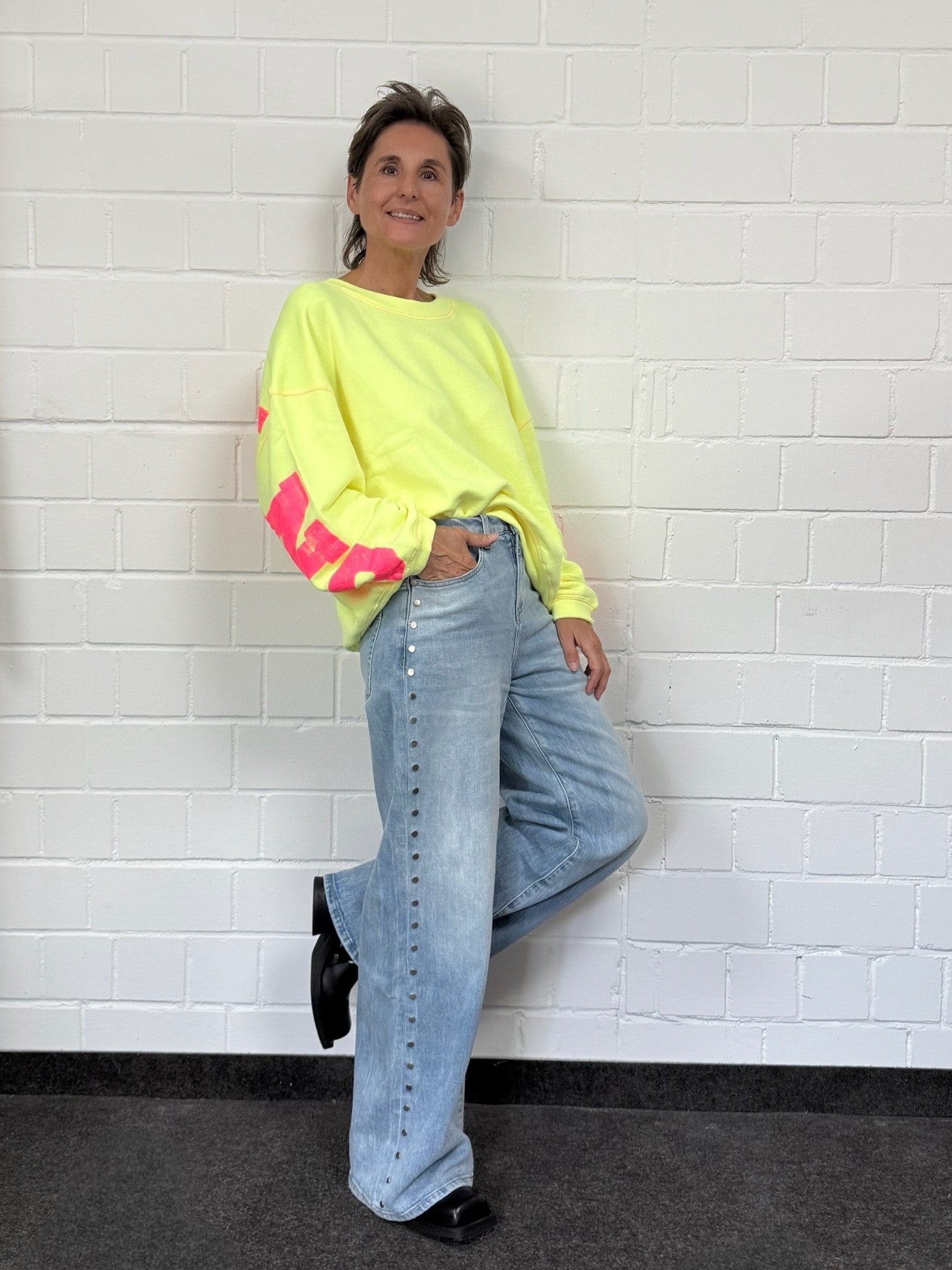 Oversized Sweatshirt Sky Dreaming in Neon Gelb mit Pink