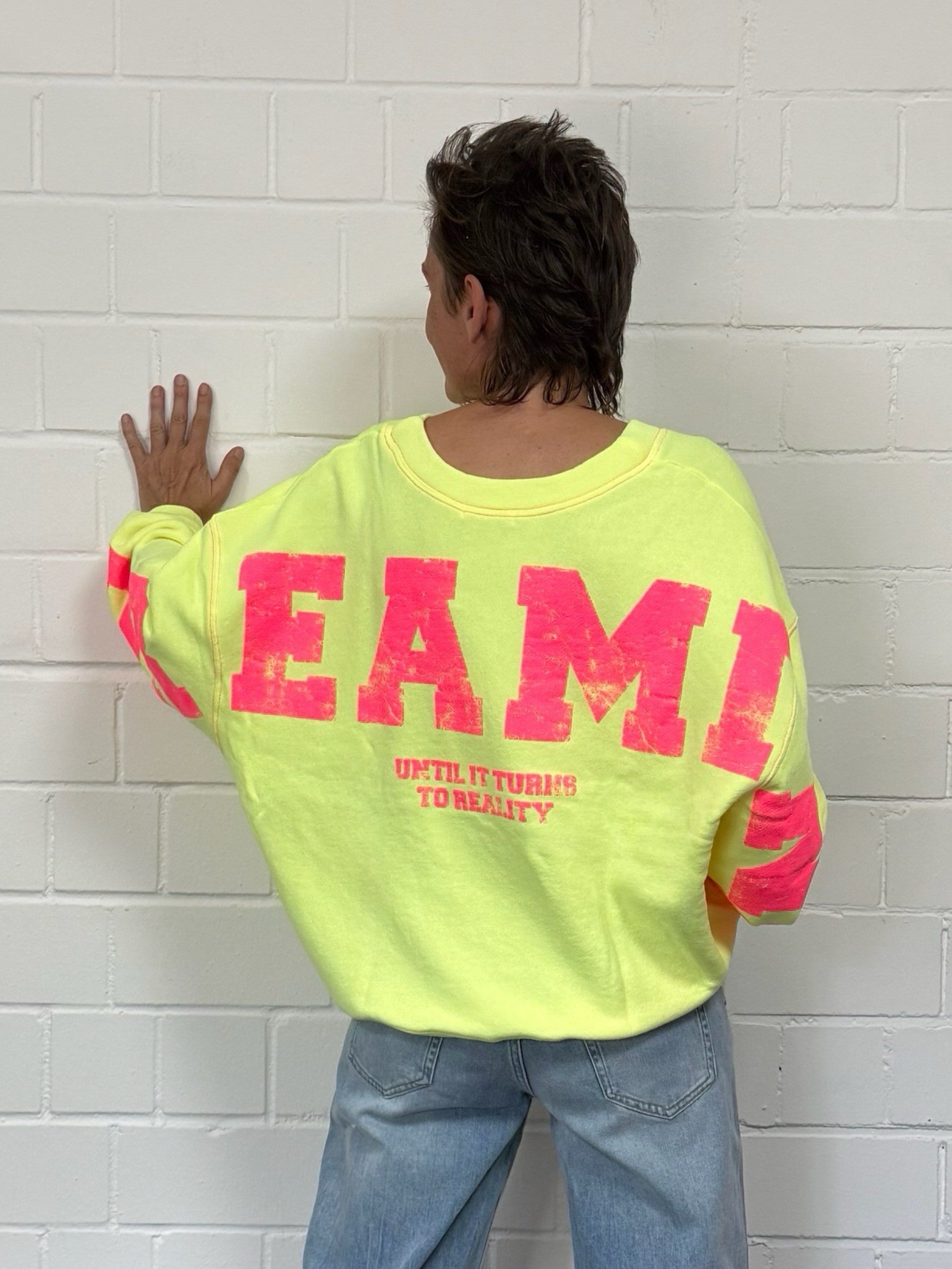 Oversized Sweatshirt Sky Dreaming in Neon Gelb mit Pink