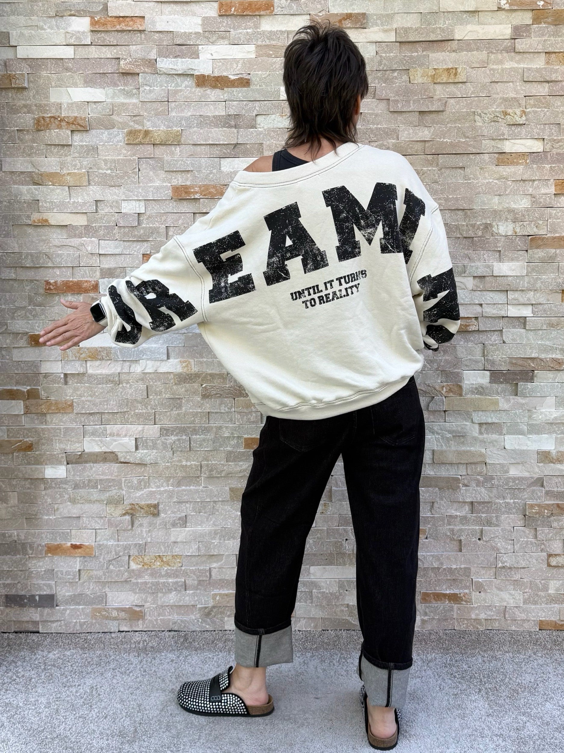 Oversized Sweatshirt Sky Dreaming in Tofu mit Schwarz