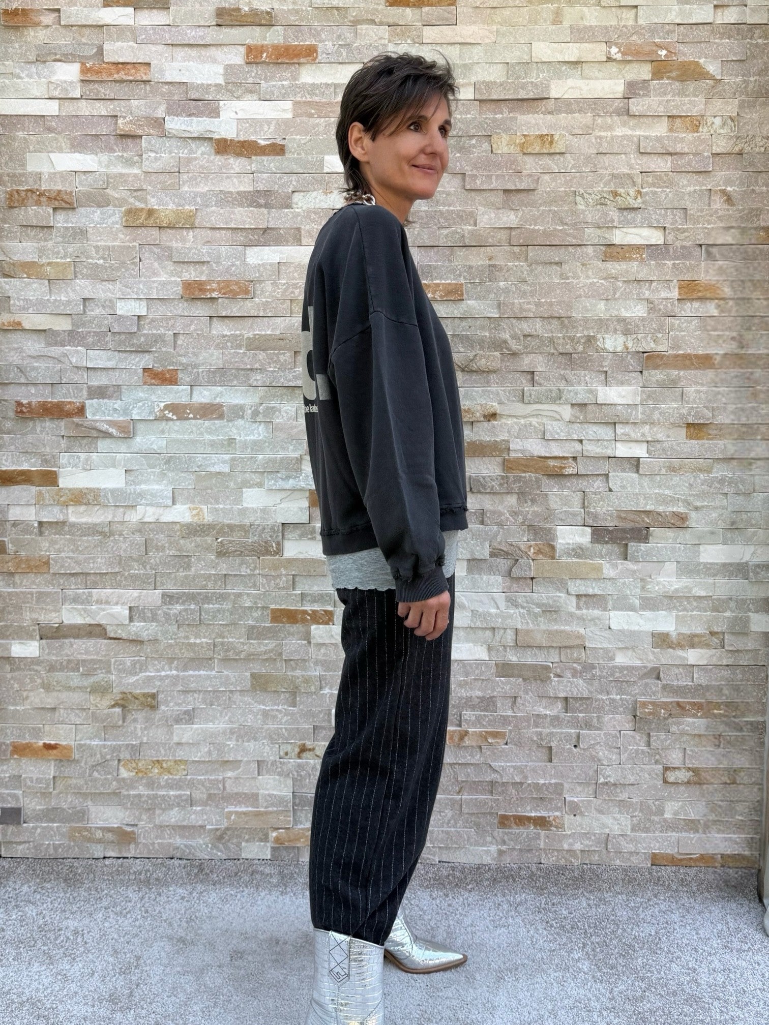 Sweatshirt ELLA VINTAGE in Black washed