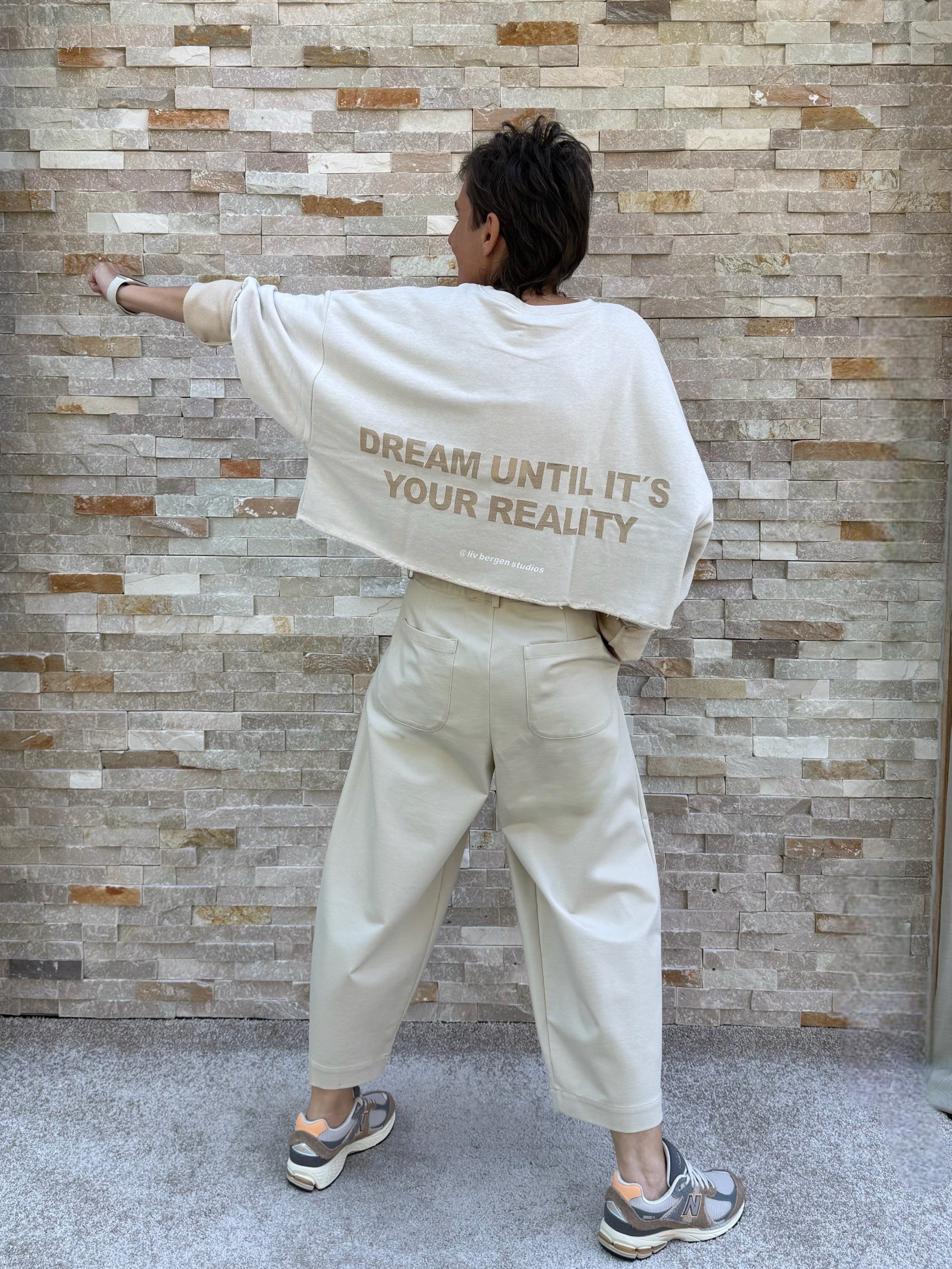 Cropped Sweatshirt LUGANO mit Rückenaufschrift in Natur