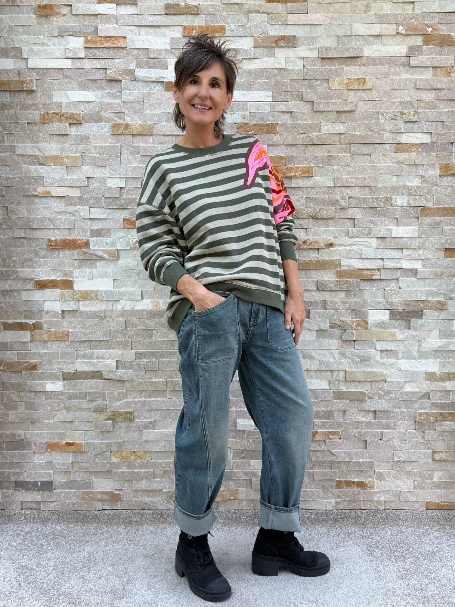Oversized Sweatshirt HONI mit Streifen und Applikation