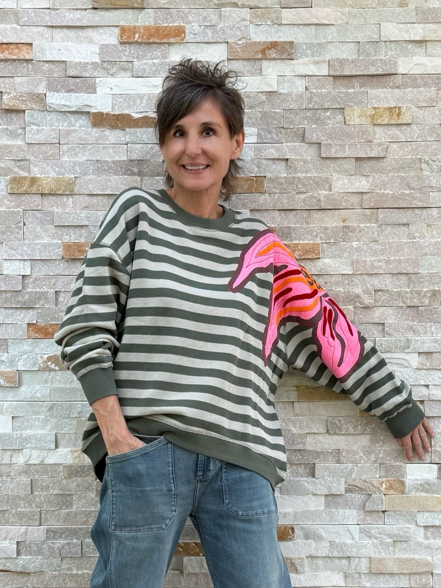 Oversized Sweatshirt HONI mit Streifen und Applikation