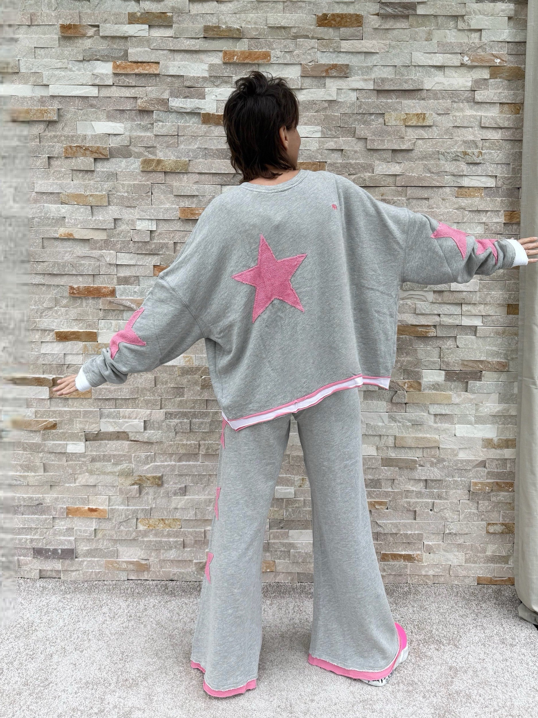 Oversized Sweatshirt Hopewell mit Sternen in Hellgrau - Pink