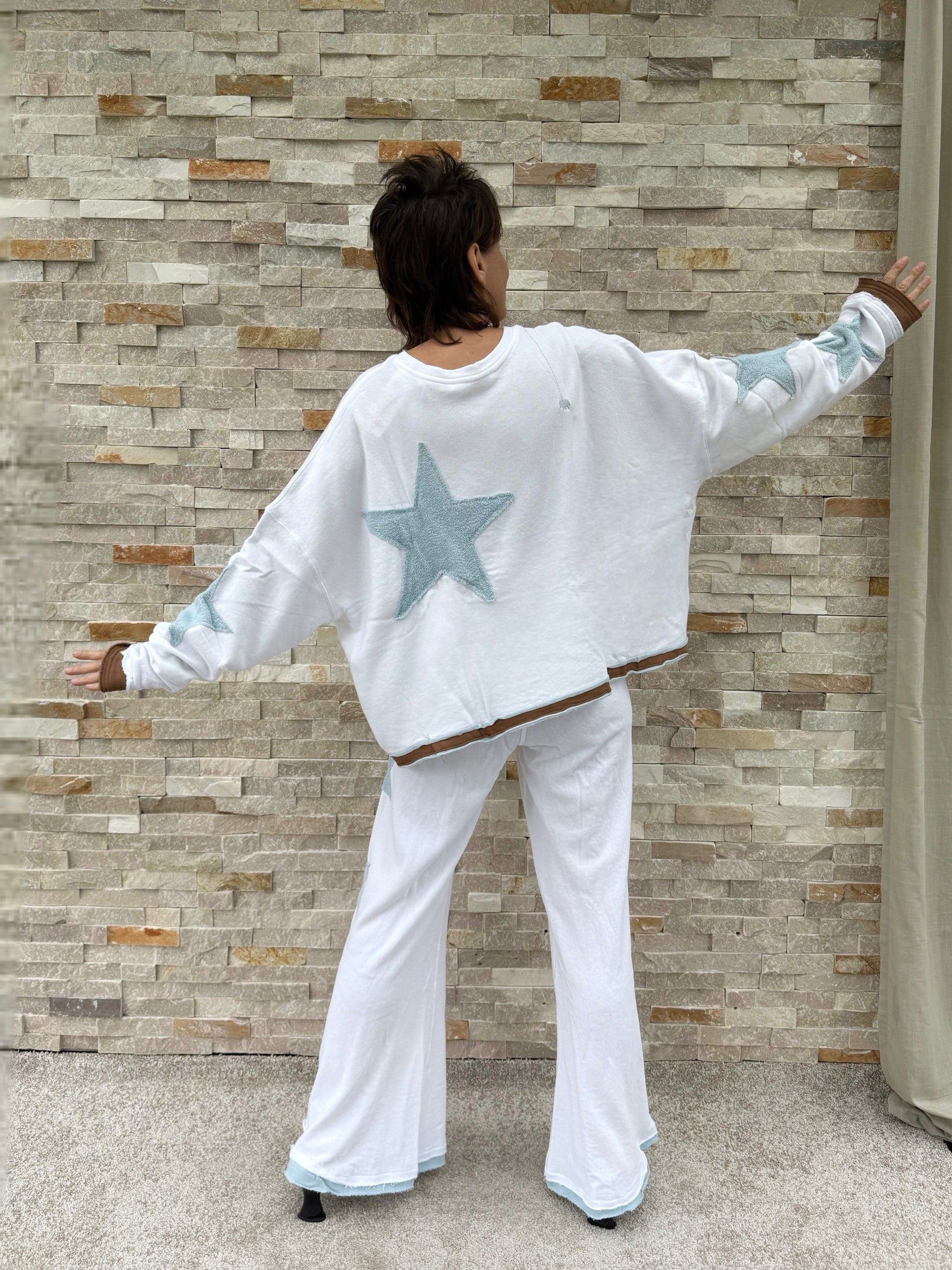 Oversized Sweatshirt Hopewell mit Sternen in Weiß - Hellblau