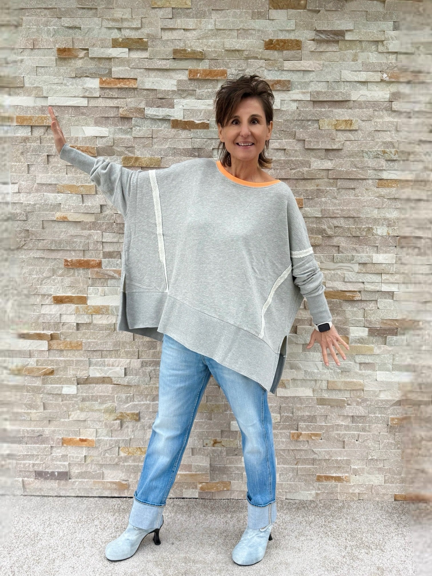 Oversized Sweatshirt KRIZ mit Rückenpatch VIBE in Grau