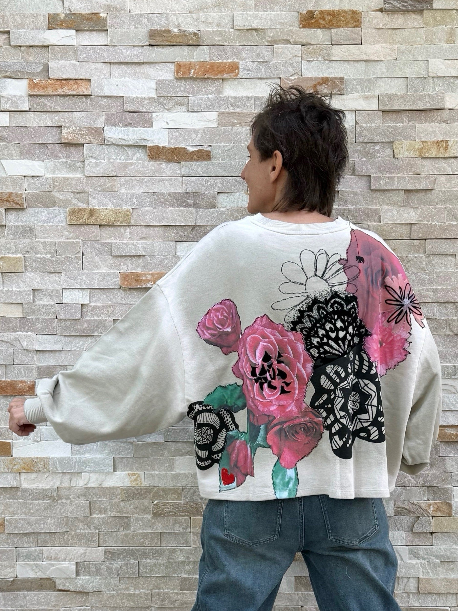 Oversized Sweatshirt TARI mit Blumendruck