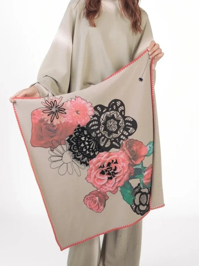 Tuch KILA aus Sweatstoff mit Blumen-Druck