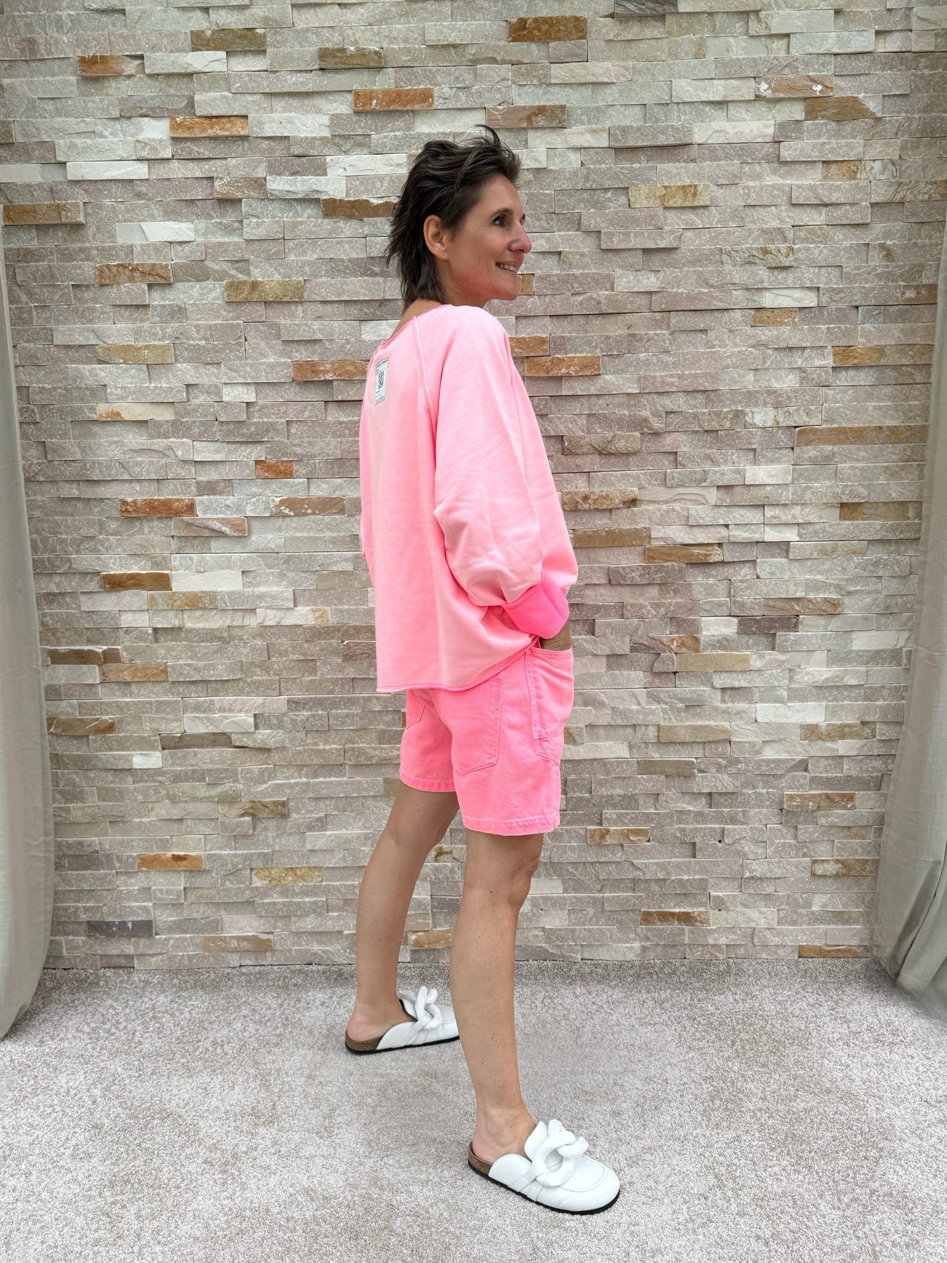 MADO Jeans Shorts in Fluorescent Pink