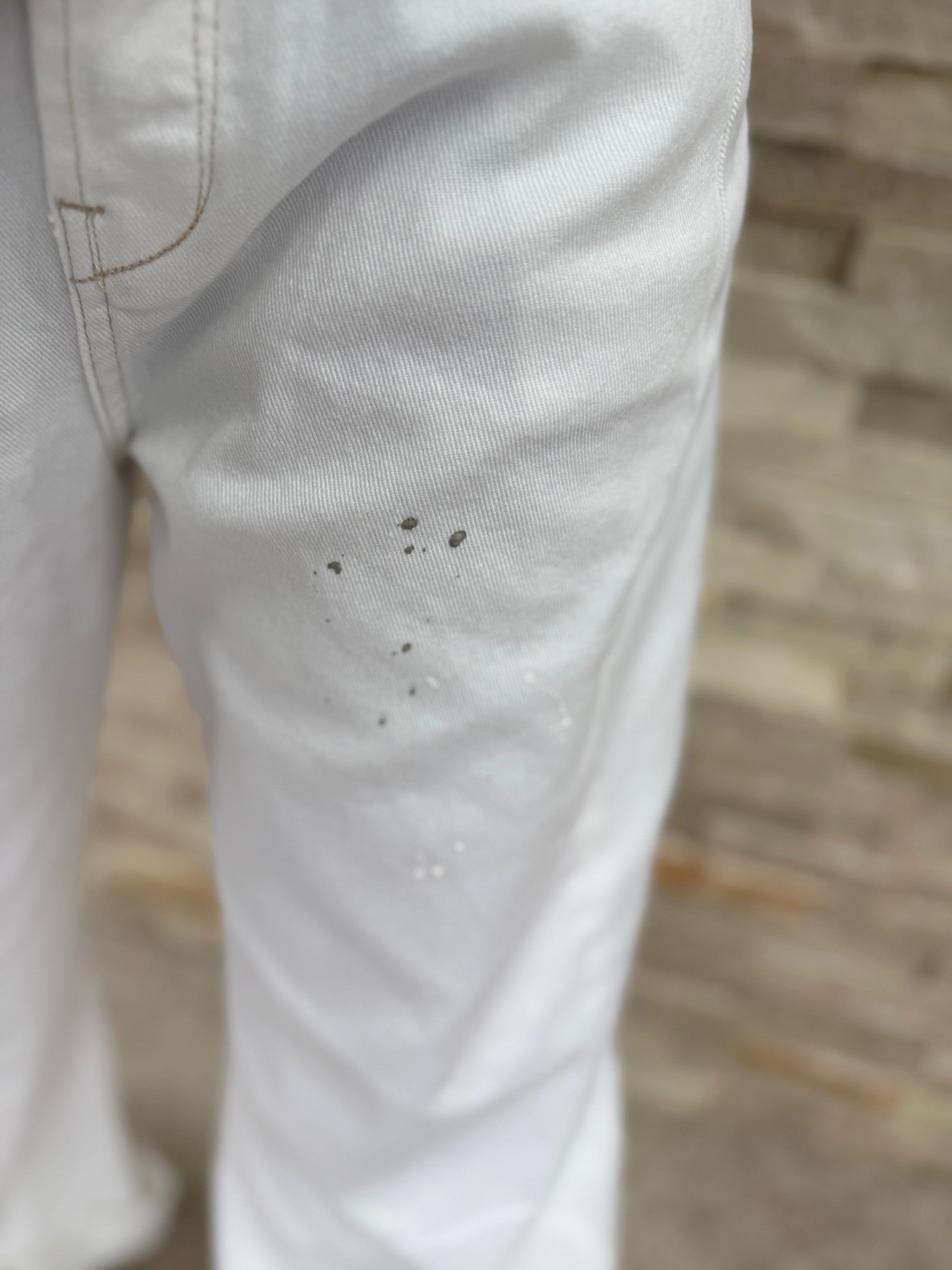 Barrel Jeans HONGKONG with turn-up cuffs and white paint splatters