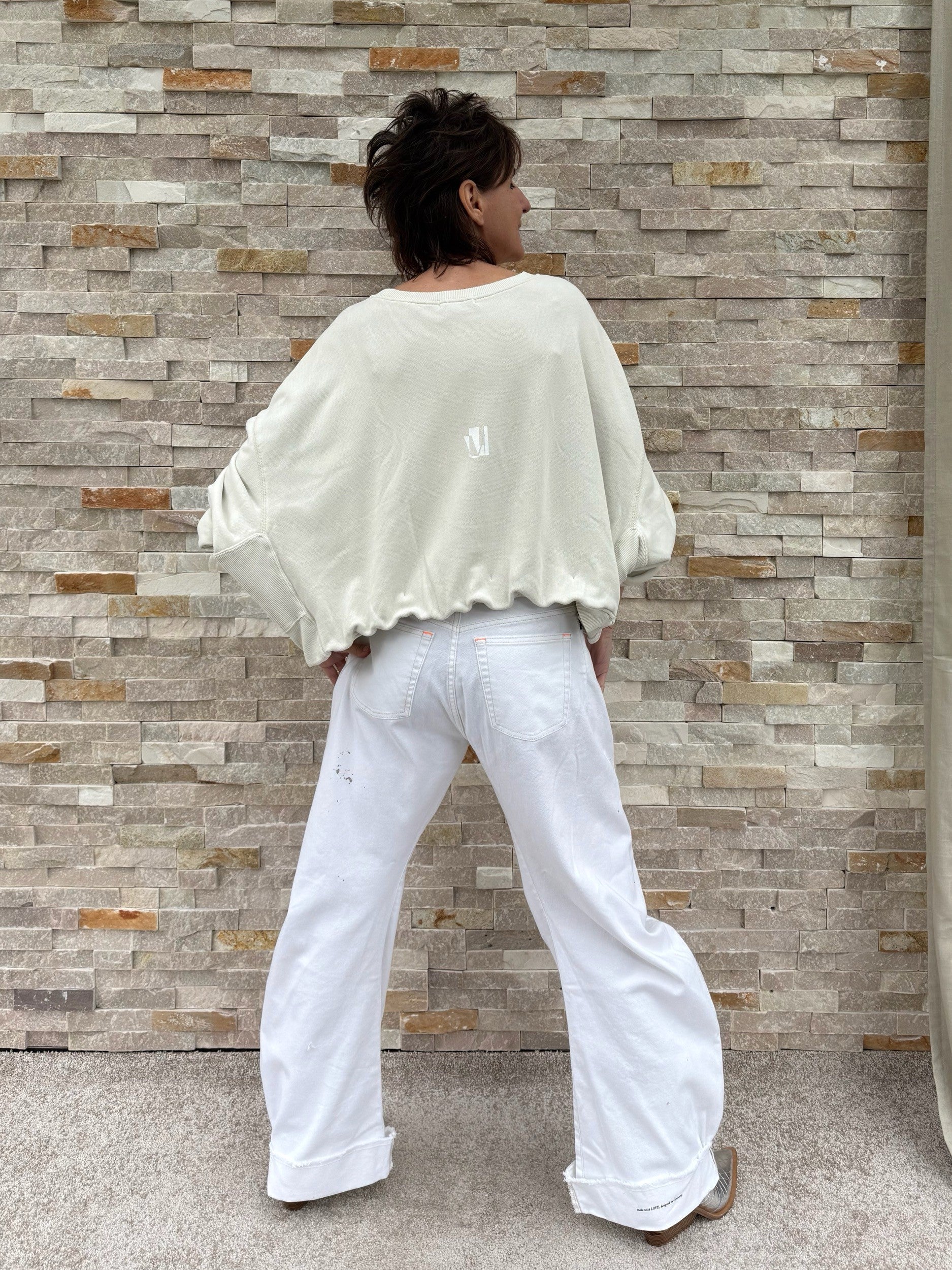 Barrel Jeans HONGKONG with turn-up cuffs and white paint splatters