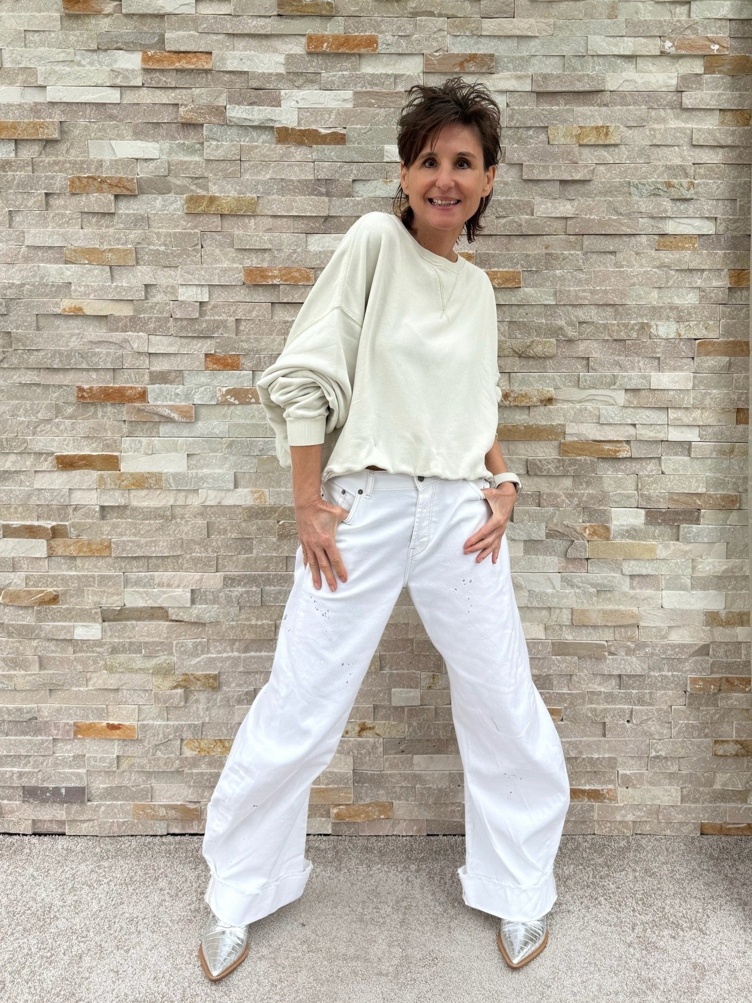 Barrel Jeans HONGKONG mit Aufschlag und Farbspritzer in Weiß