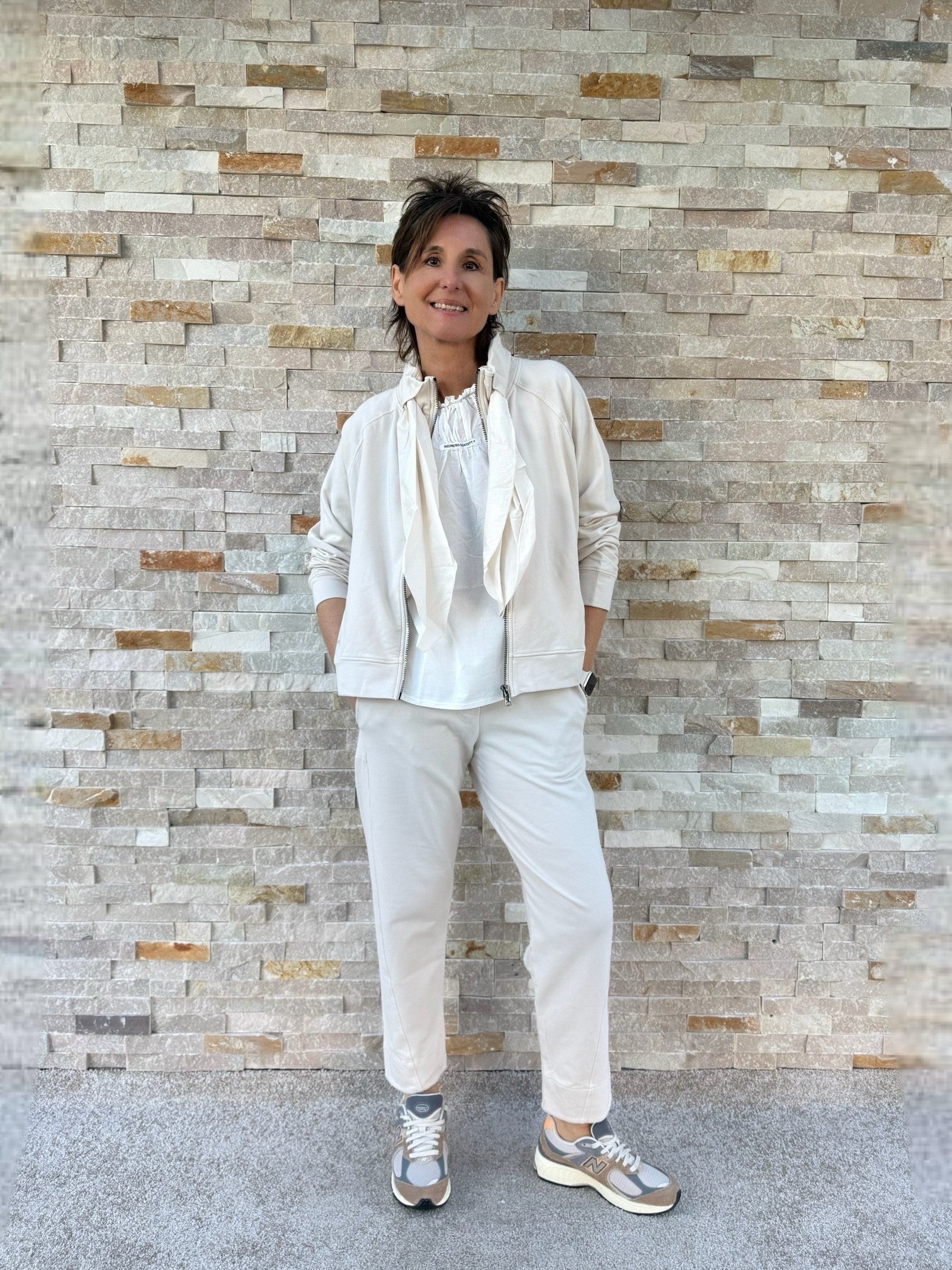 Sweatshirtjacke mit Schluppe und Kellerfalte in Calce