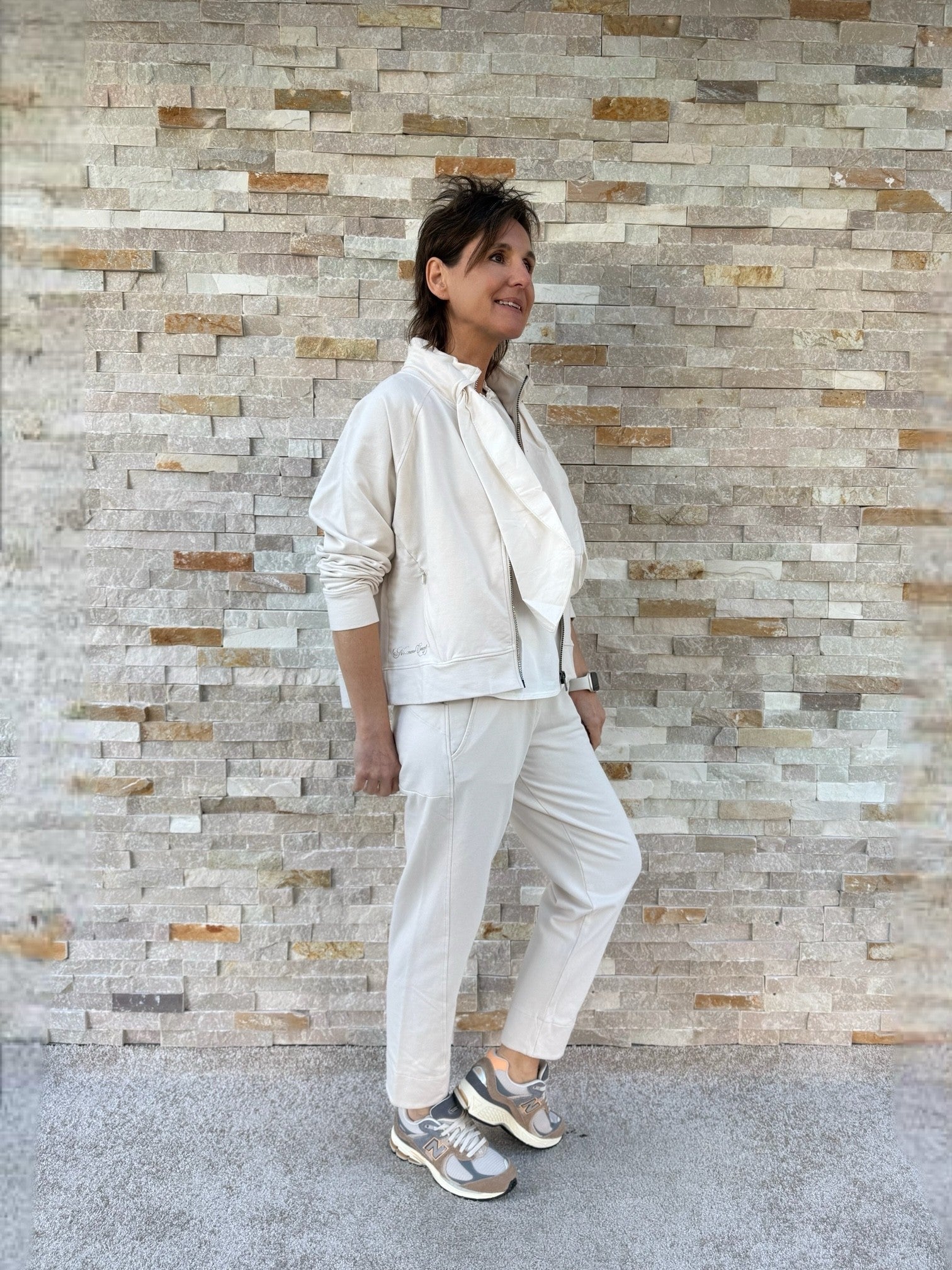 Sweatshirtjacke mit Schluppe und Kellerfalte in Calce