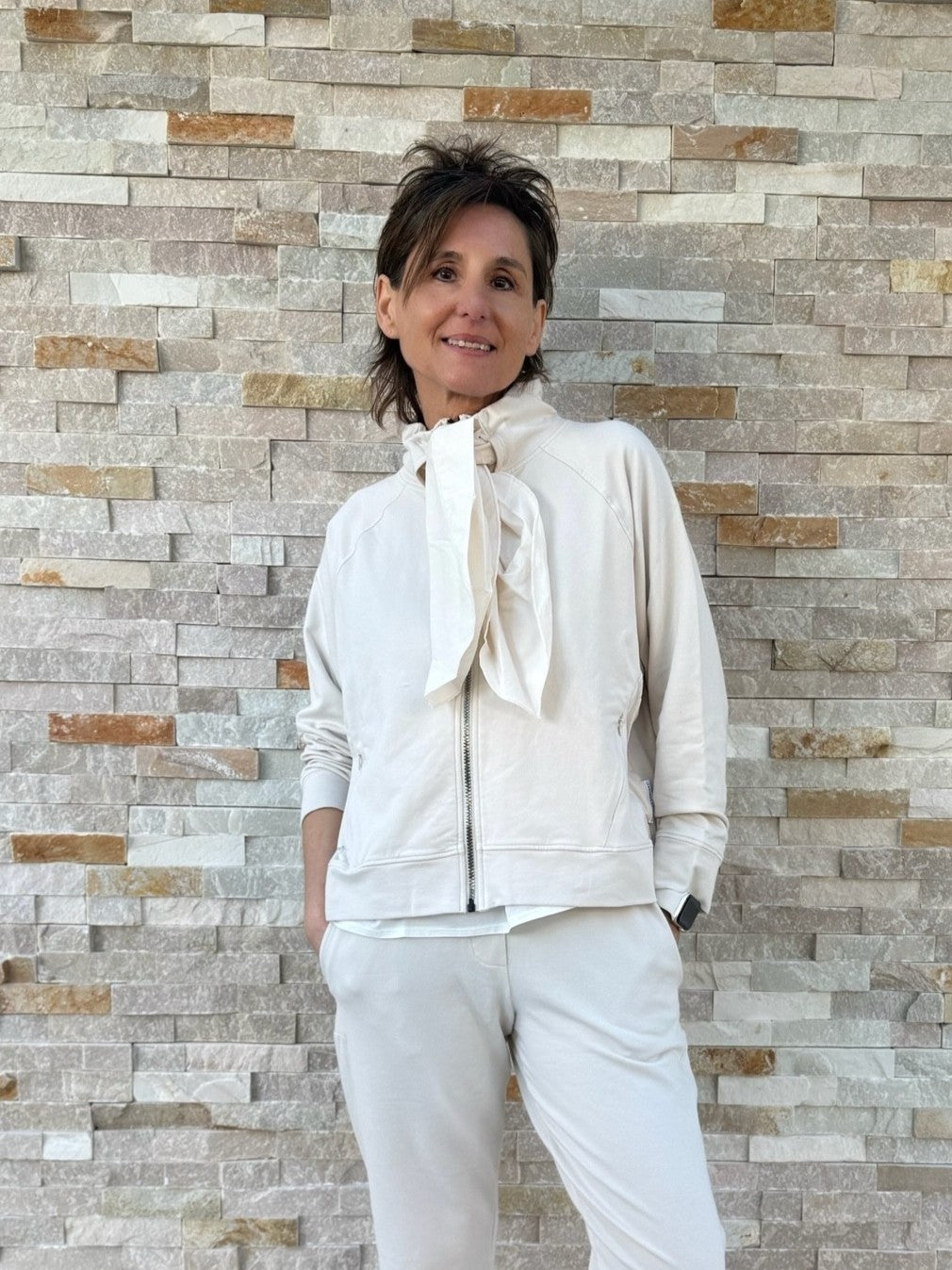 Sweatshirtjacke mit Schluppe und Kellerfalte in Calce