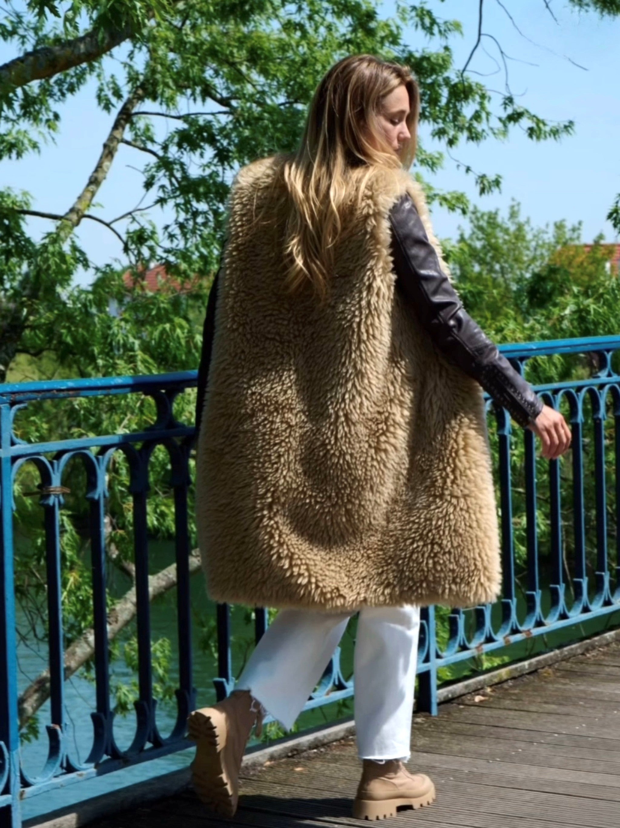 Lange Fell Weste aus Lammfell Imitat Caramel