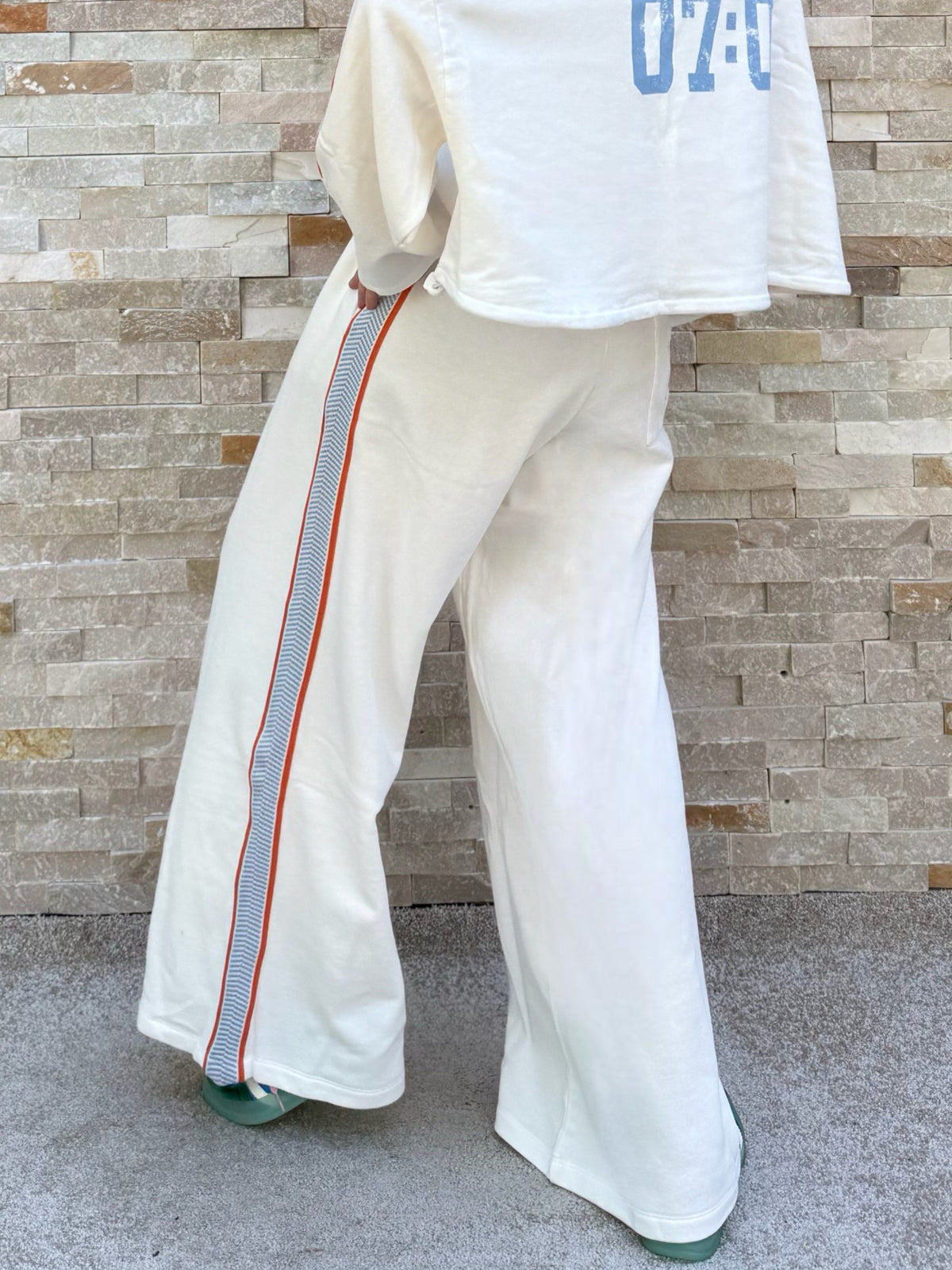 Track Pants OUMARLEY mit Seitenstreifen in chalk